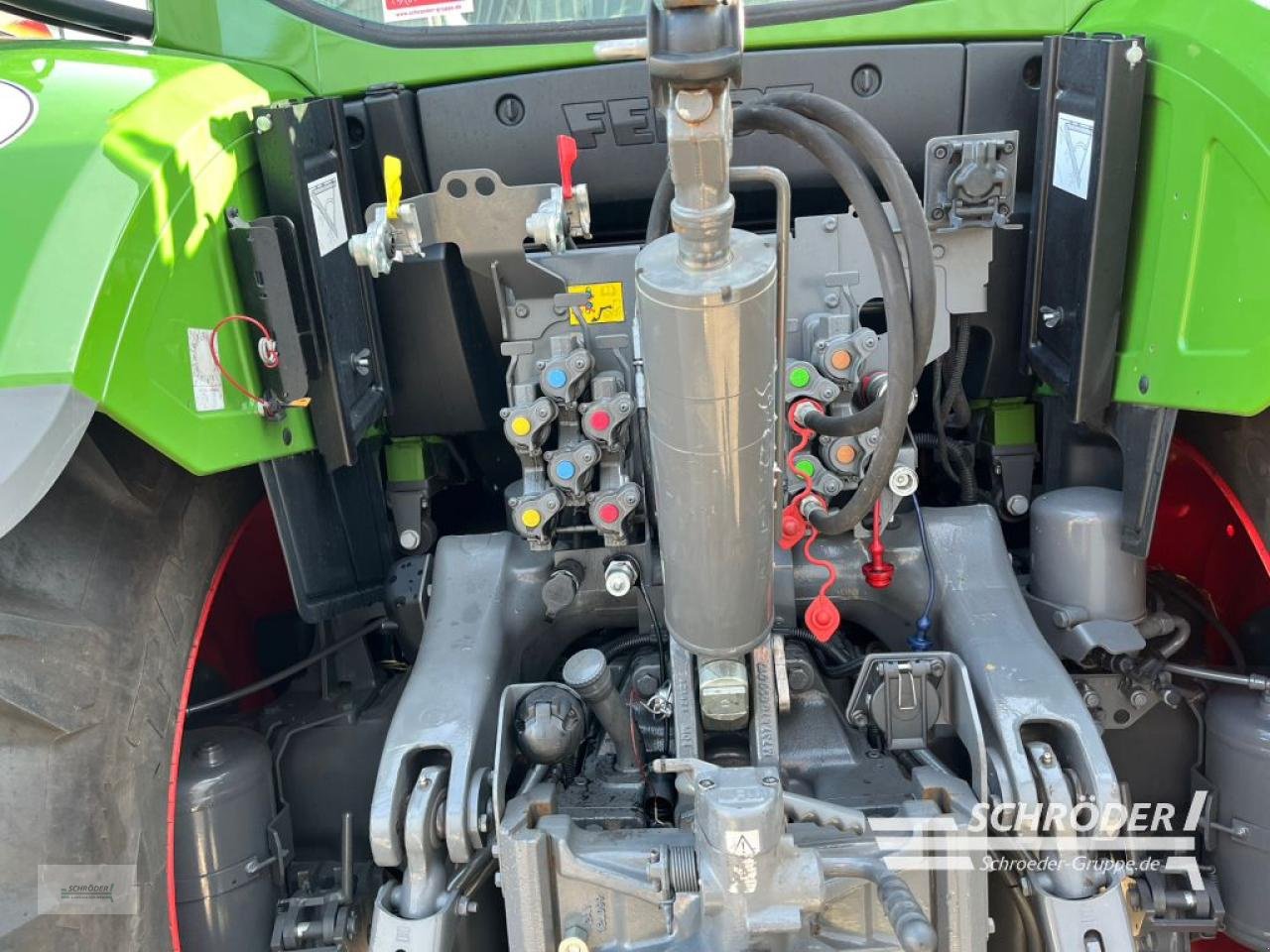Traktor des Typs Fendt 724 VARIO GEN6 PROFI PLUS, Neumaschine in Scharrel (Bild 18)