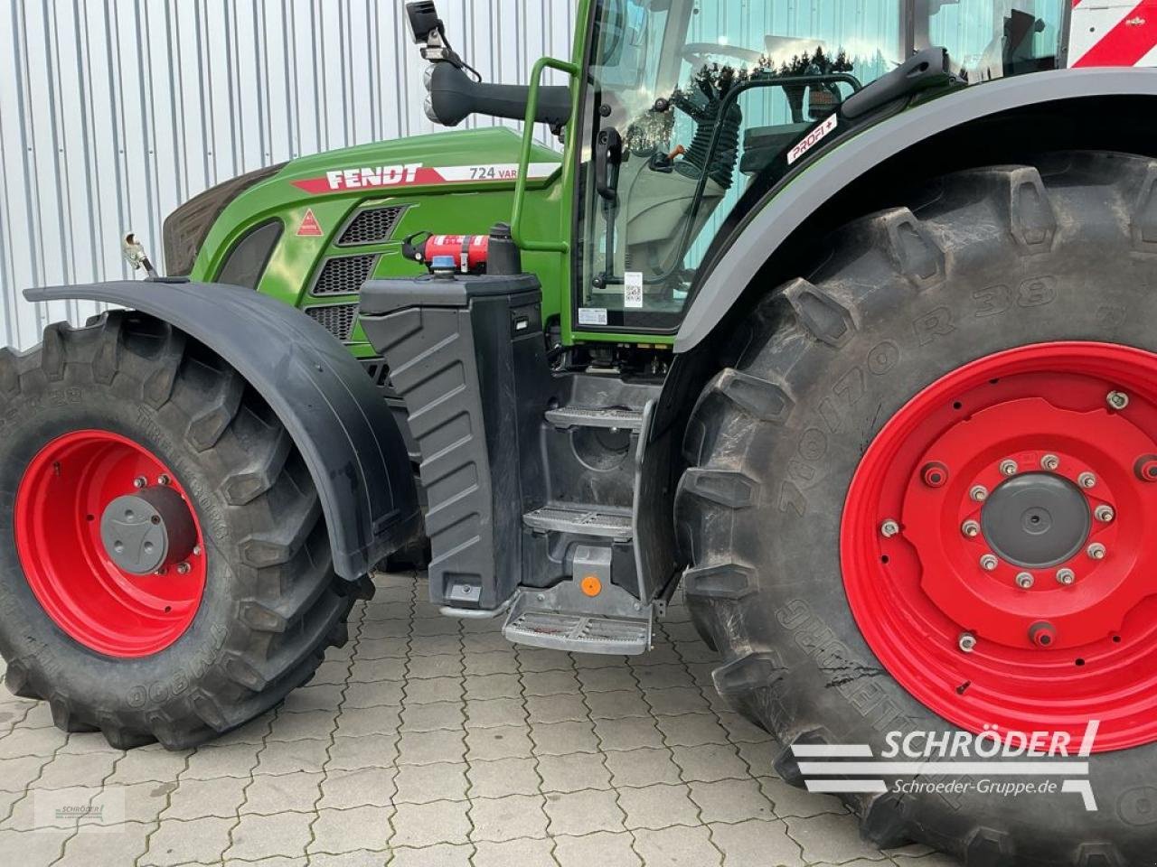 Traktor des Typs Fendt 724 VARIO GEN6 PROFI PLUS, Gebrauchtmaschine in Hemmoor (Bild 16)