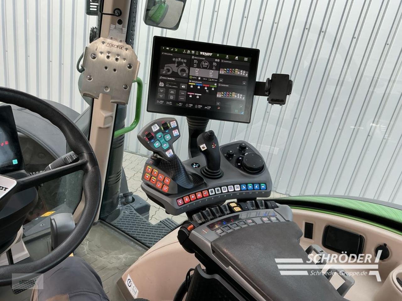 Traktor des Typs Fendt 724 VARIO GEN6 PROFI PLUS, Gebrauchtmaschine in Hemmoor (Bild 20)