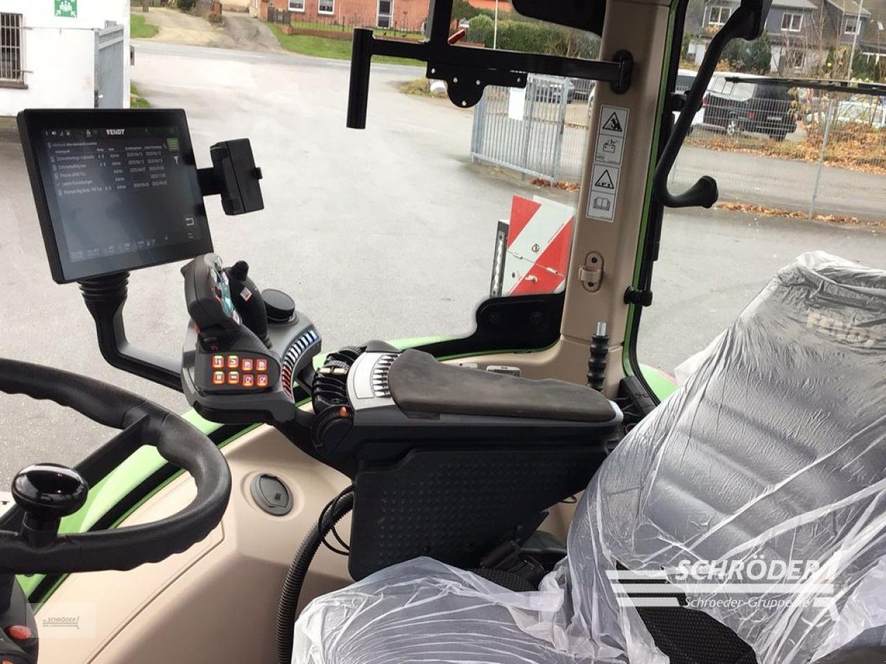 Traktor a típus Fendt 724 VARIO GEN6 PROFI PLUS, Neumaschine ekkor: Penzlin (Kép 8)