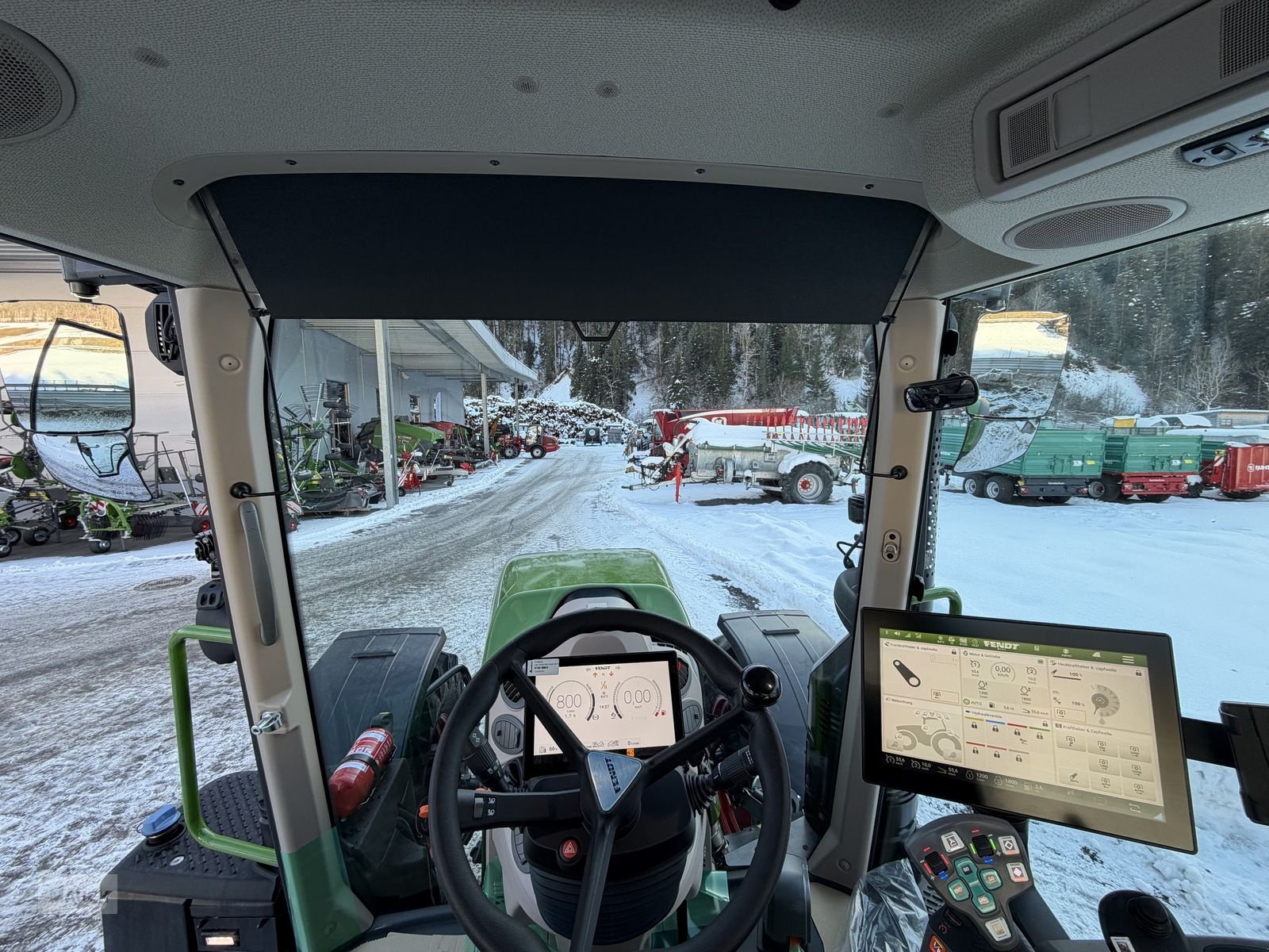 Traktor van het type Fendt 724 Vario Gen6 Profi+ Setting 2, Neumaschine in Eben (Foto 18)