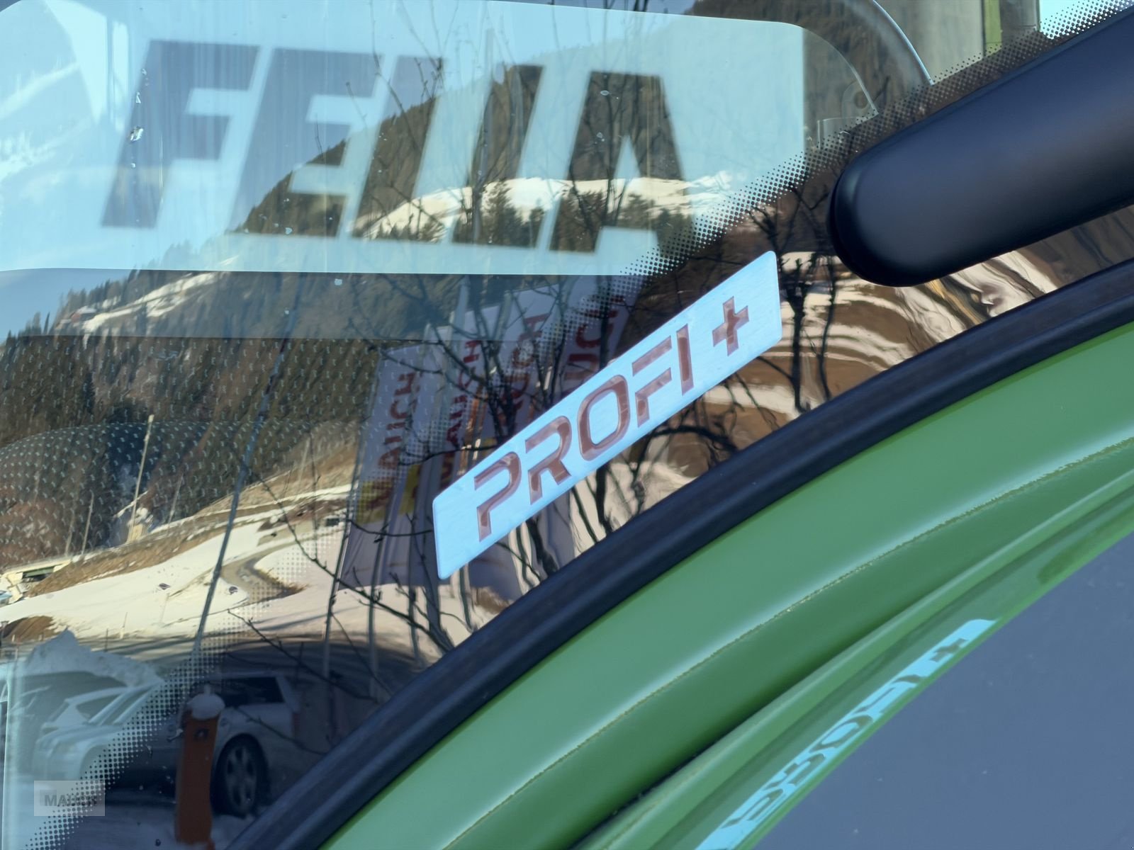 Traktor van het type Fendt 724 Vario Gen6 Profi+ Setting 2, Neumaschine in Eben (Foto 13)