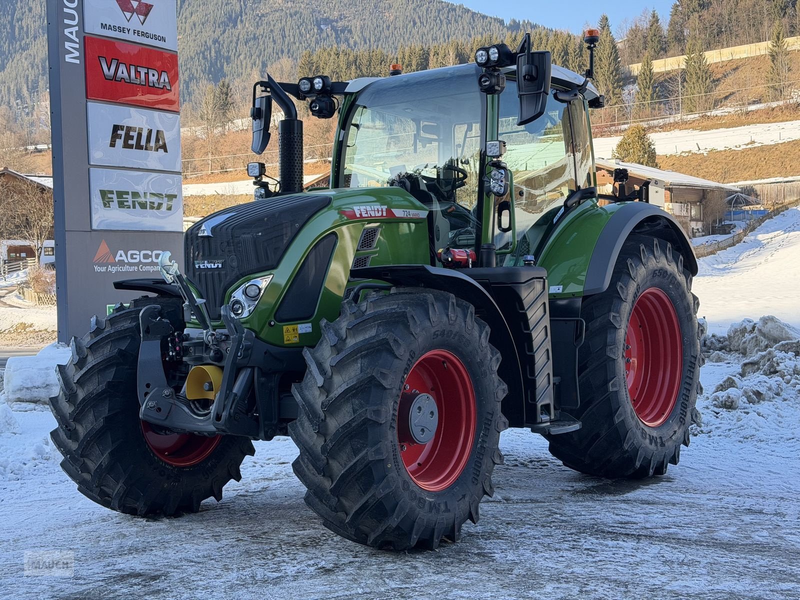 Traktor van het type Fendt 724 Vario Gen6 Profi+ Setting 2, Neumaschine in Eben (Foto 2)