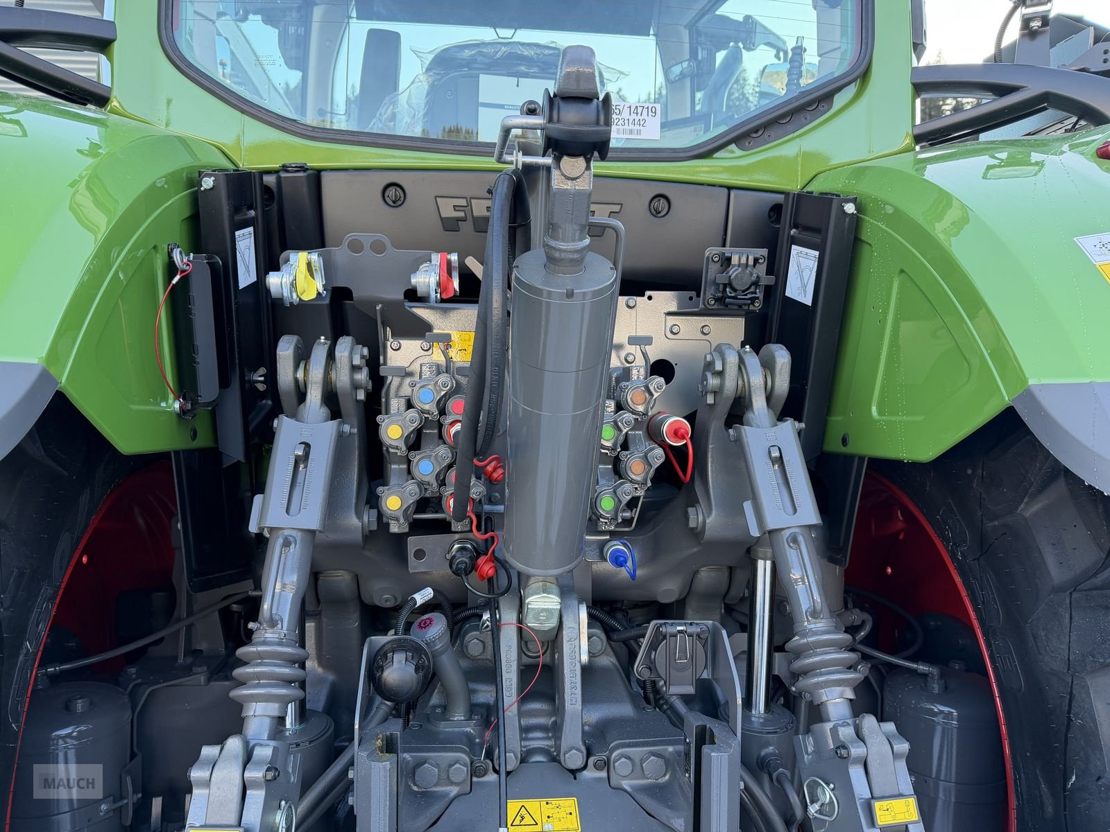 Traktor van het type Fendt 724 Vario Gen6 Profi+ Setting 2, Neumaschine in Eben (Foto 10)