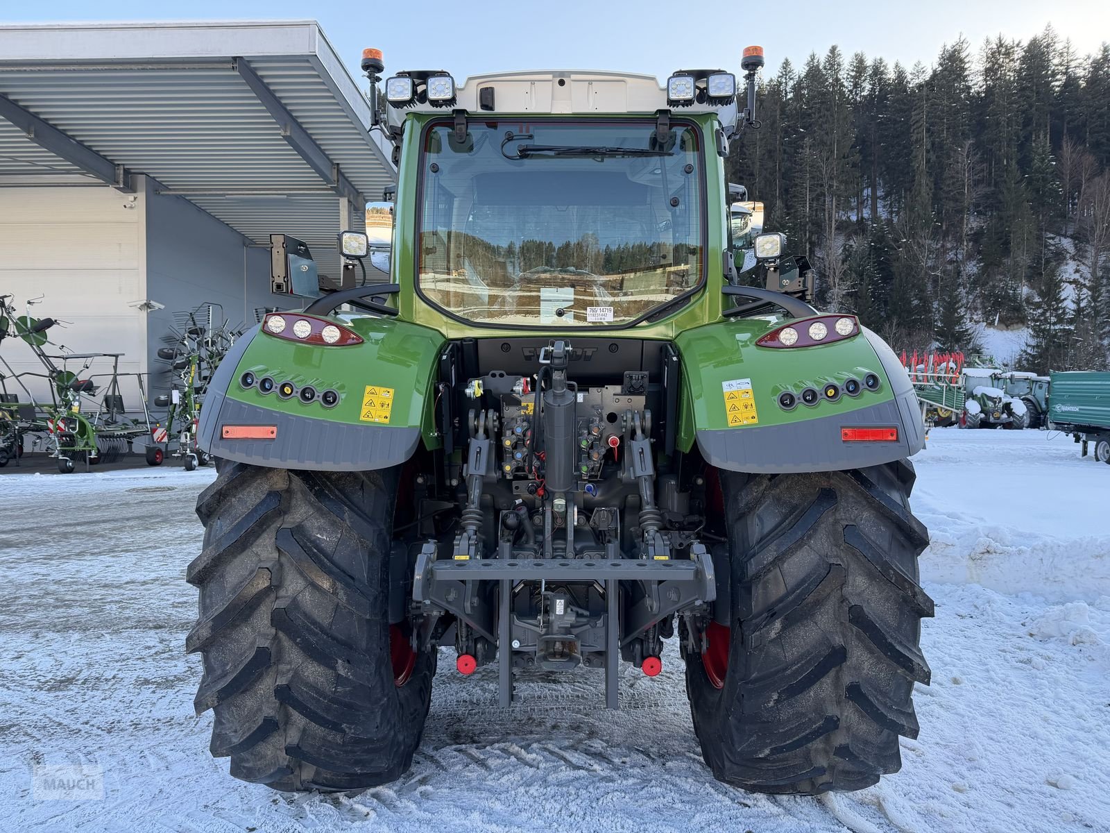 Traktor van het type Fendt 724 Vario Gen6 Profi+ Setting 2, Neumaschine in Eben (Foto 9)