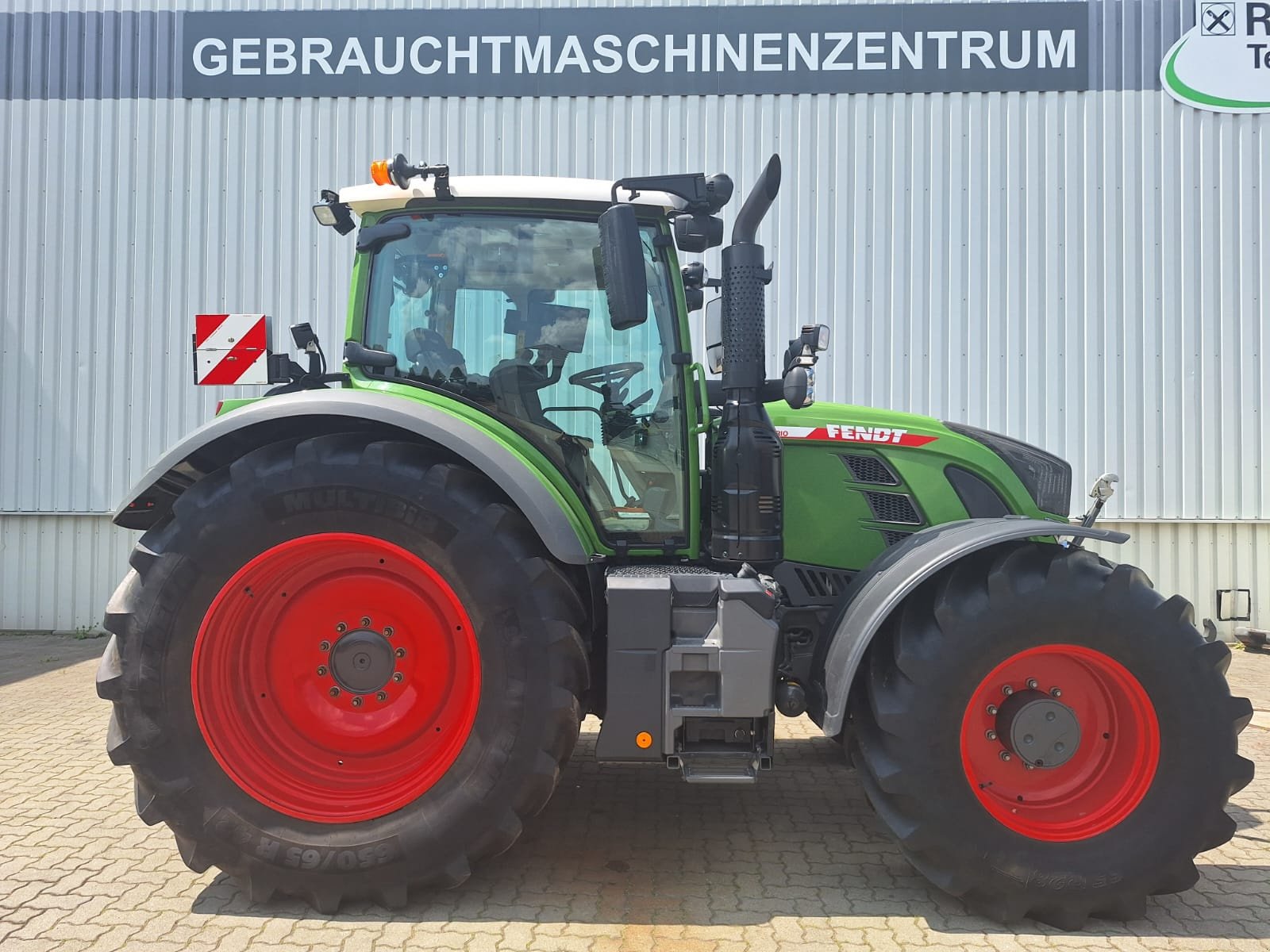 Traktor des Typs Fendt 724 Vario Gen6 Profi+ Setting2, Gebrauchtmaschine in Holle- Grasdorf (Bild 2)