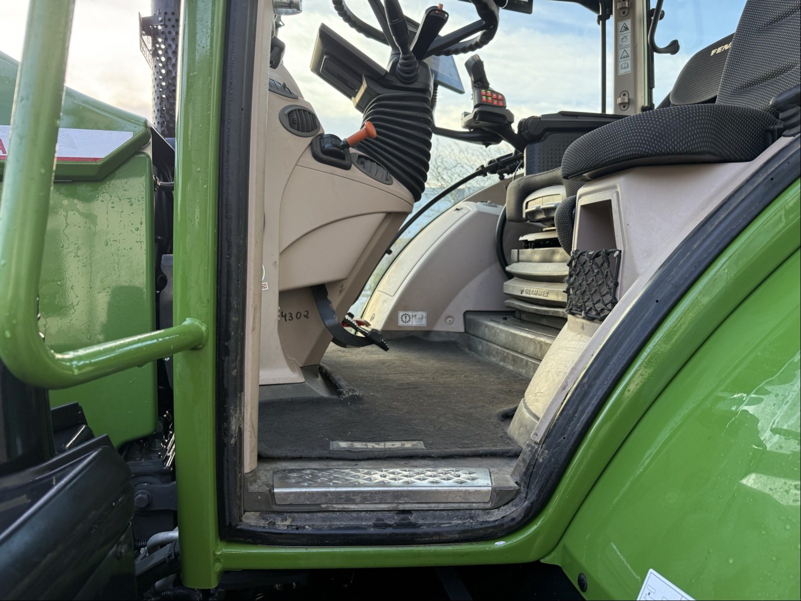 Traktor des Typs Fendt 724 Vario Gen6 ProfiPlus, Gebrauchtmaschine in Bad Oldesloe (Bild 11)