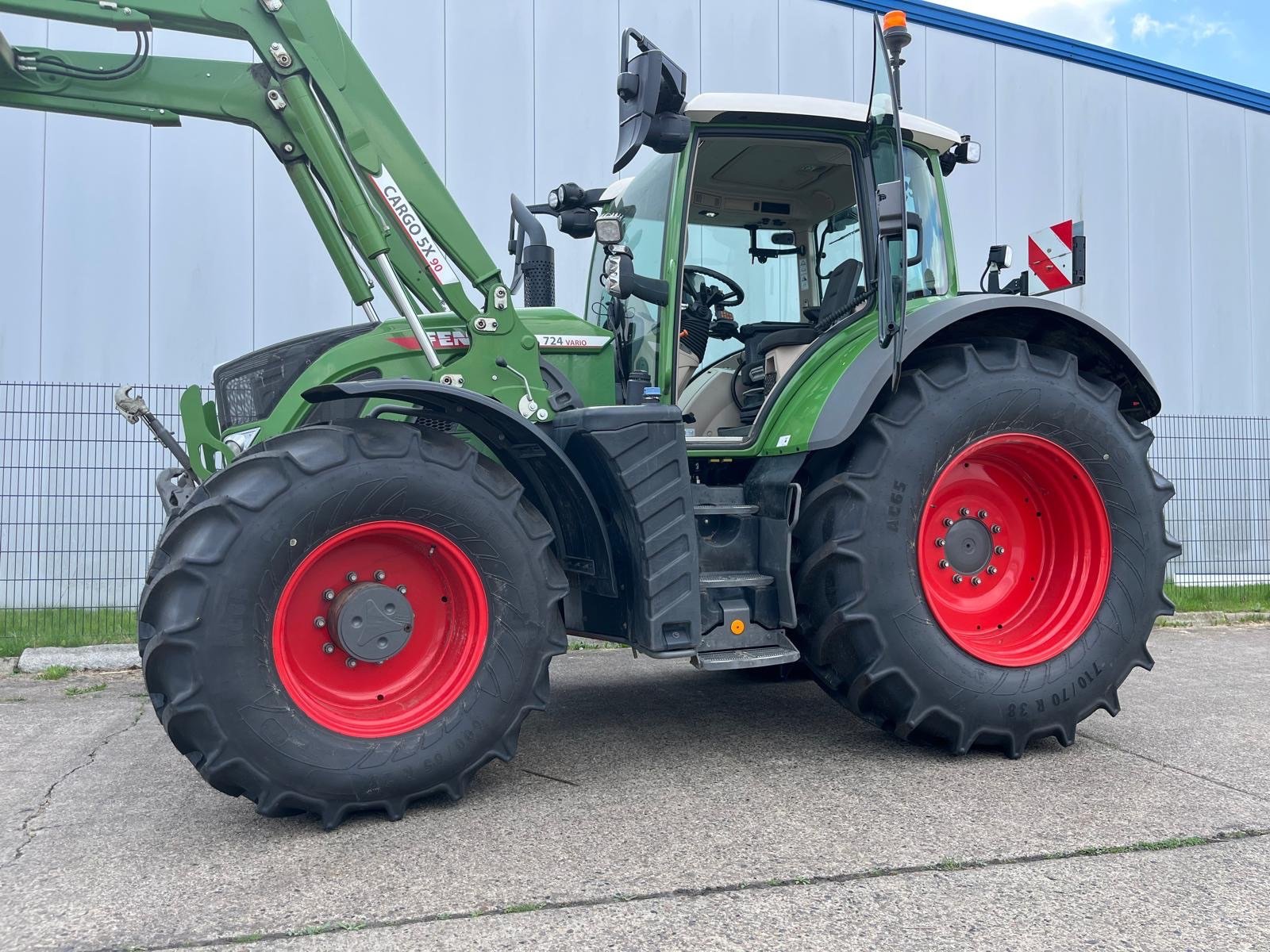 Traktor des Typs Fendt 724 Vario Gen6 ProfiPlus, Gebrauchtmaschine in Elmenhorst-Lanken (Bild 1)