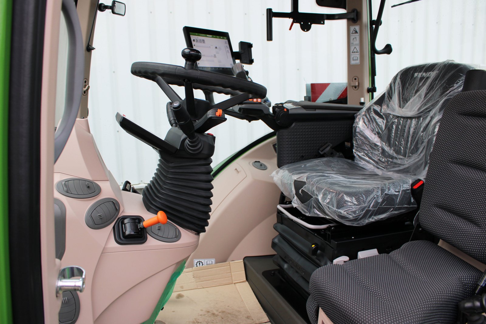 Traktor des Typs Fendt 724 Vario Gen6, Neumaschine in Holle- Grasdorf (Bild 15)