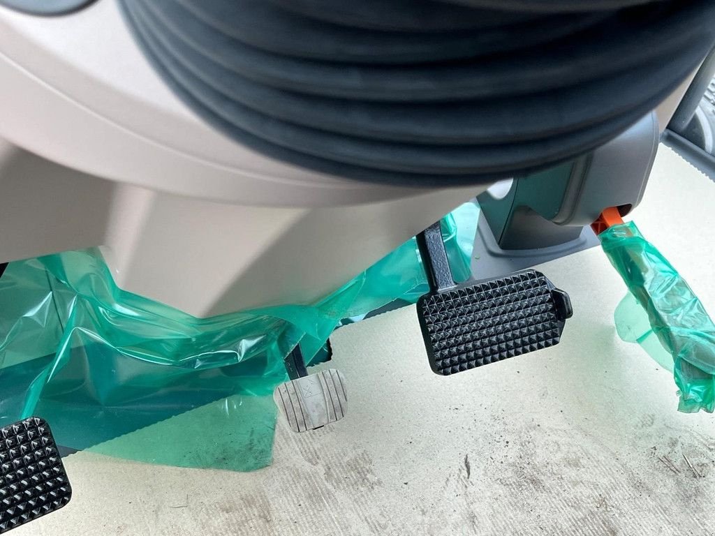 Traktor от тип Fendt 724 Vario Gen7 Power Plus, Gebrauchtmaschine в Hapert (Снимка 11)