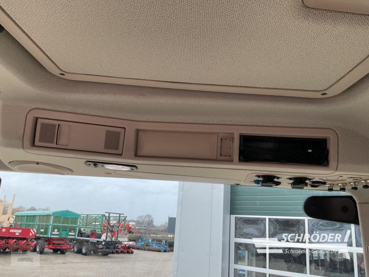 Traktor of the type Fendt 724 VARIO GEN7 POWER PLUS, Neumaschine in Holdorf (Picture 12)