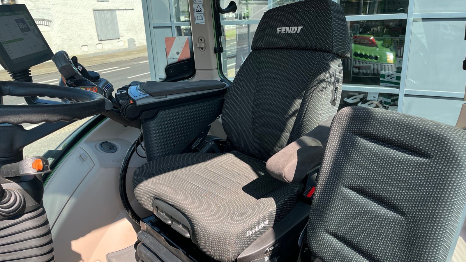Traktor of the type Fendt 724 Vario Gen7 Profi+ Setting2, Gebrauchtmaschine in Rødekro (Picture 11)