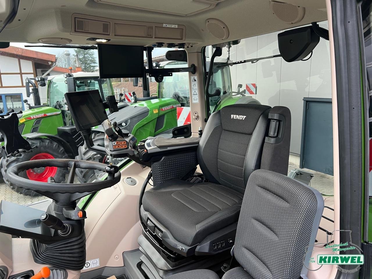 Traktor des Typs Fendt 724 Vario Gen7, Vorführmaschine in Blankenheim (Bild 9)
