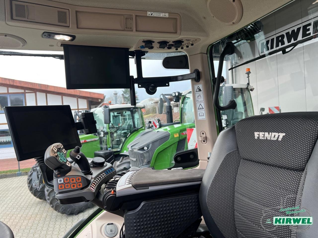 Traktor des Typs Fendt 724 Vario Gen7, Vorführmaschine in Blankenheim (Bild 10)