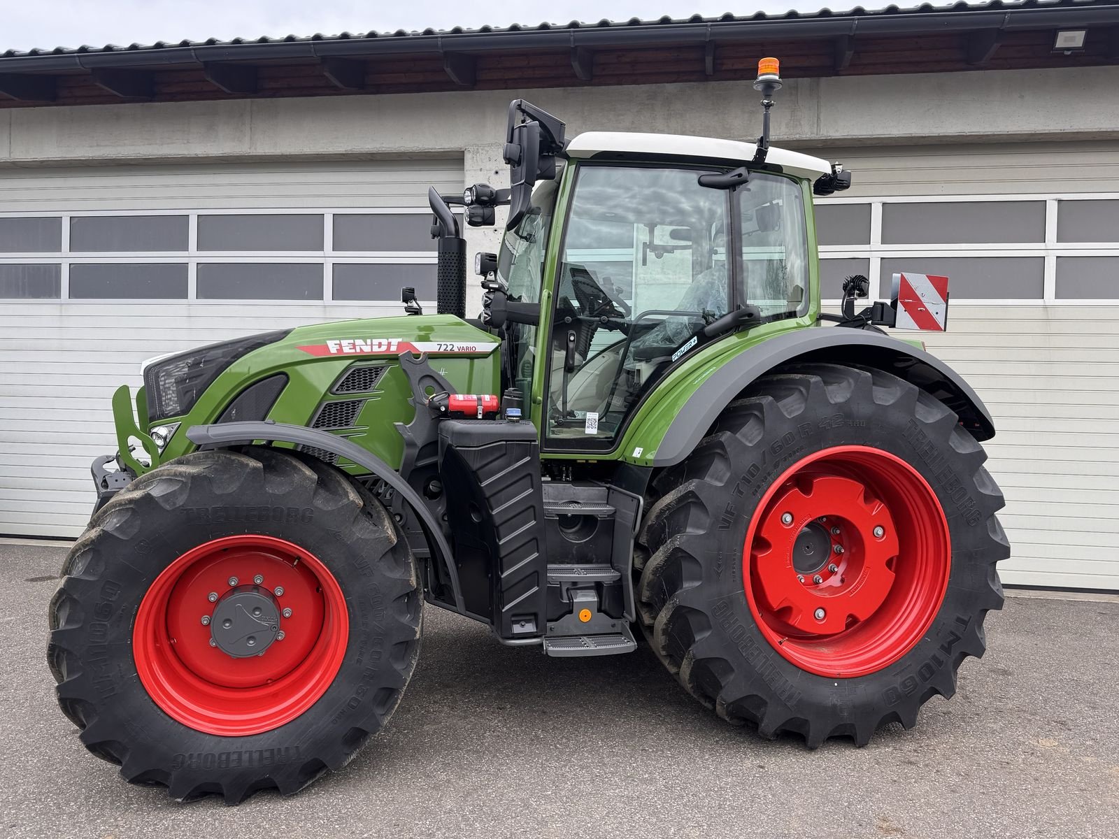 Traktor от тип Fendt 724 Vario Power+, Neumaschine в Traberg (Снимка 1)