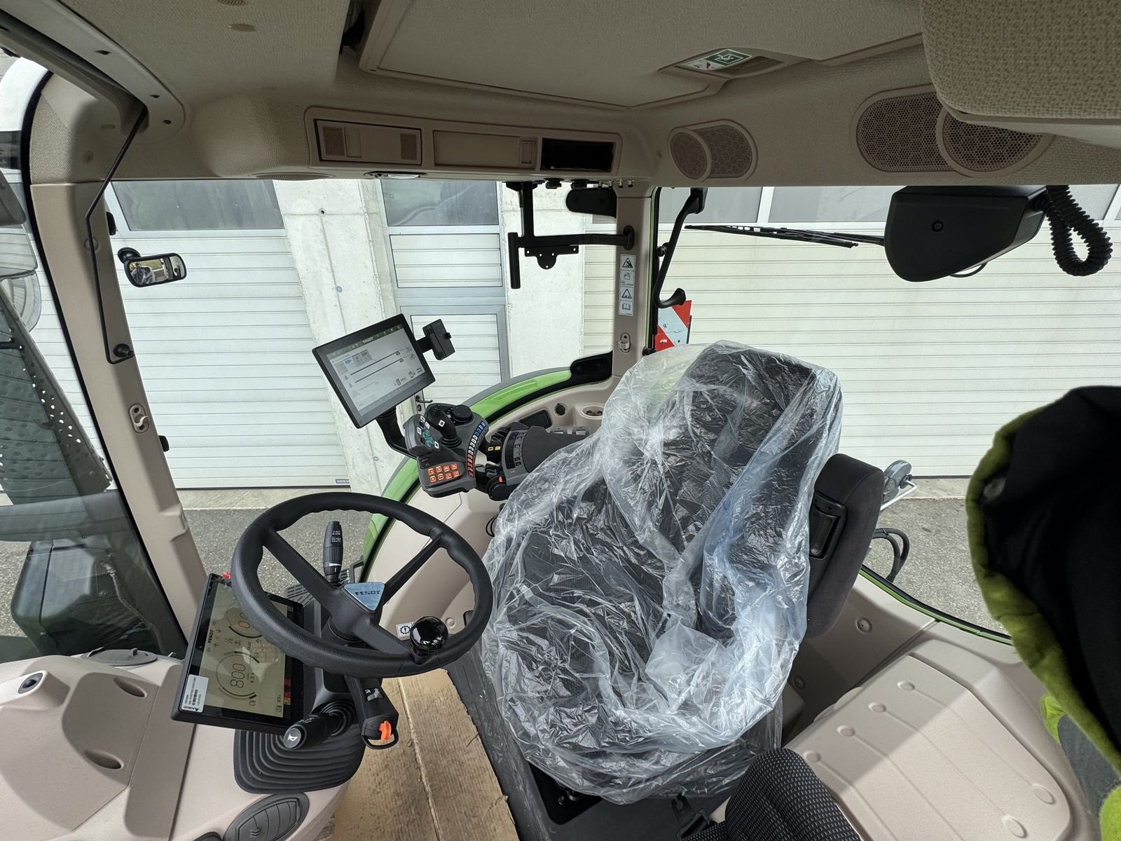 Traktor от тип Fendt 724 Vario Power+, Neumaschine в Traberg (Снимка 13)