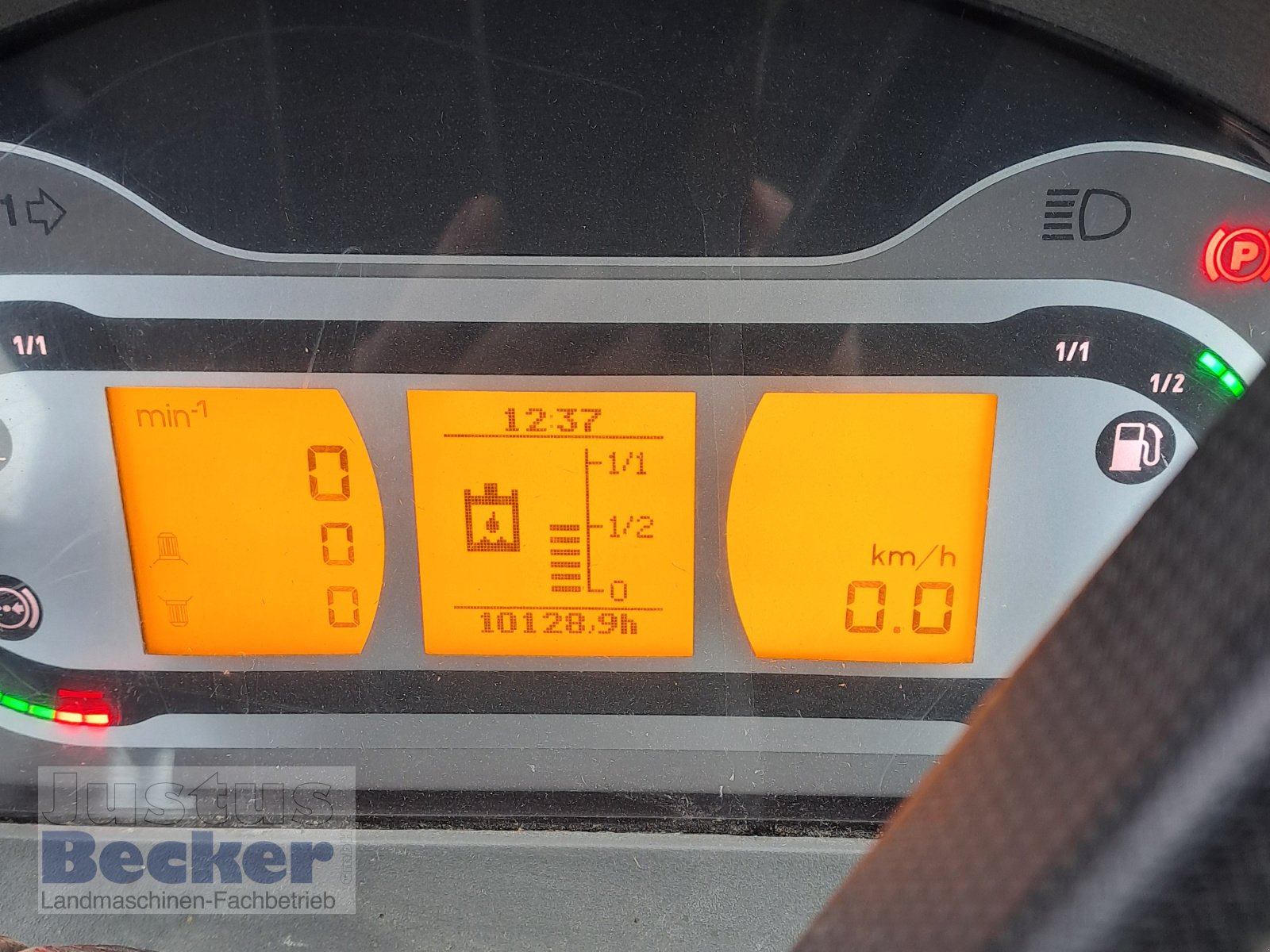 Traktor van het type Fendt 724 Vario Power, Gebrauchtmaschine in Weimar-Niederwalgern (Foto 8)