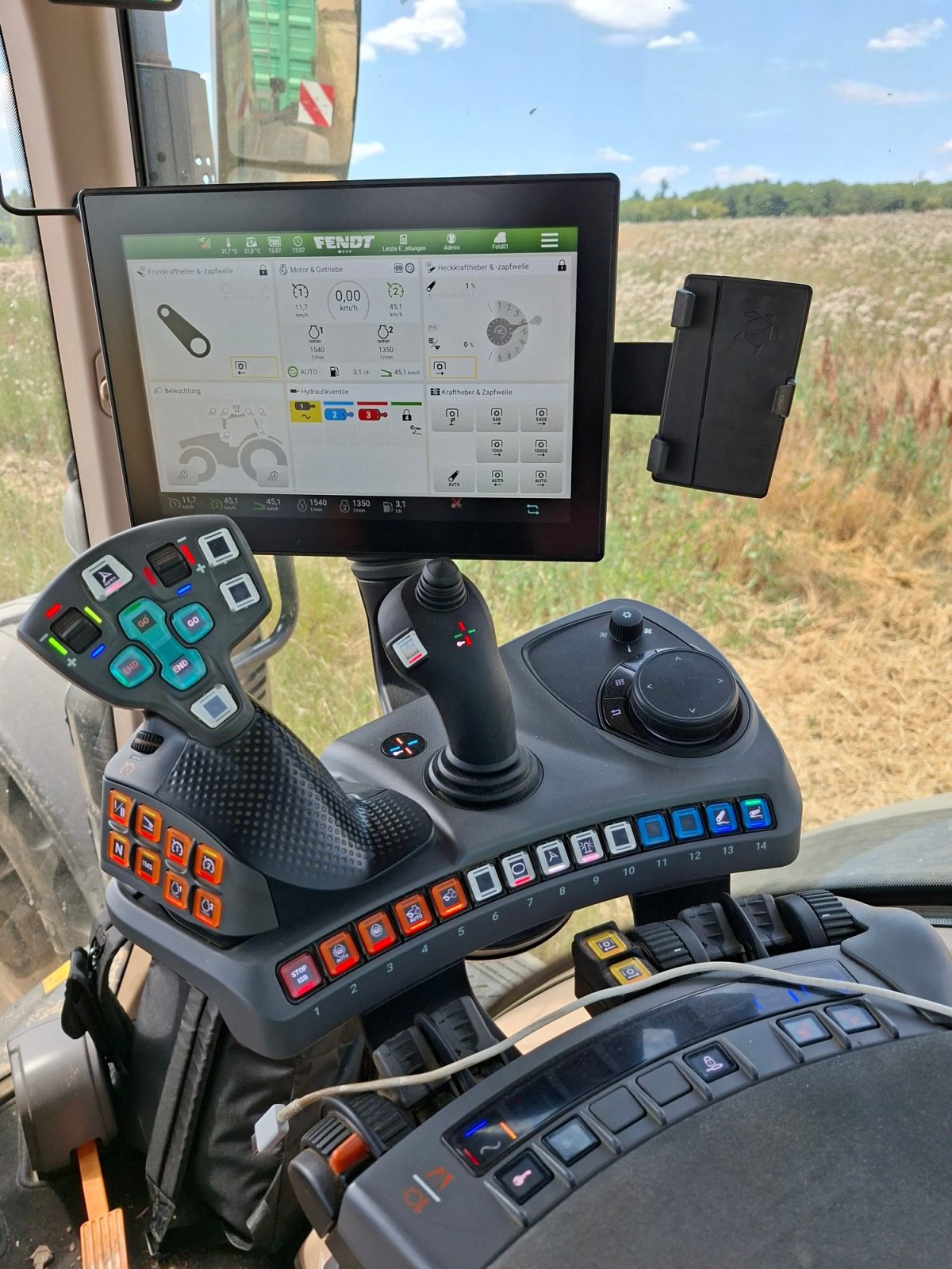 Traktor типа Fendt 724 Vario PowerPlus, Gebrauchtmaschine в Nack (Фотография 3)