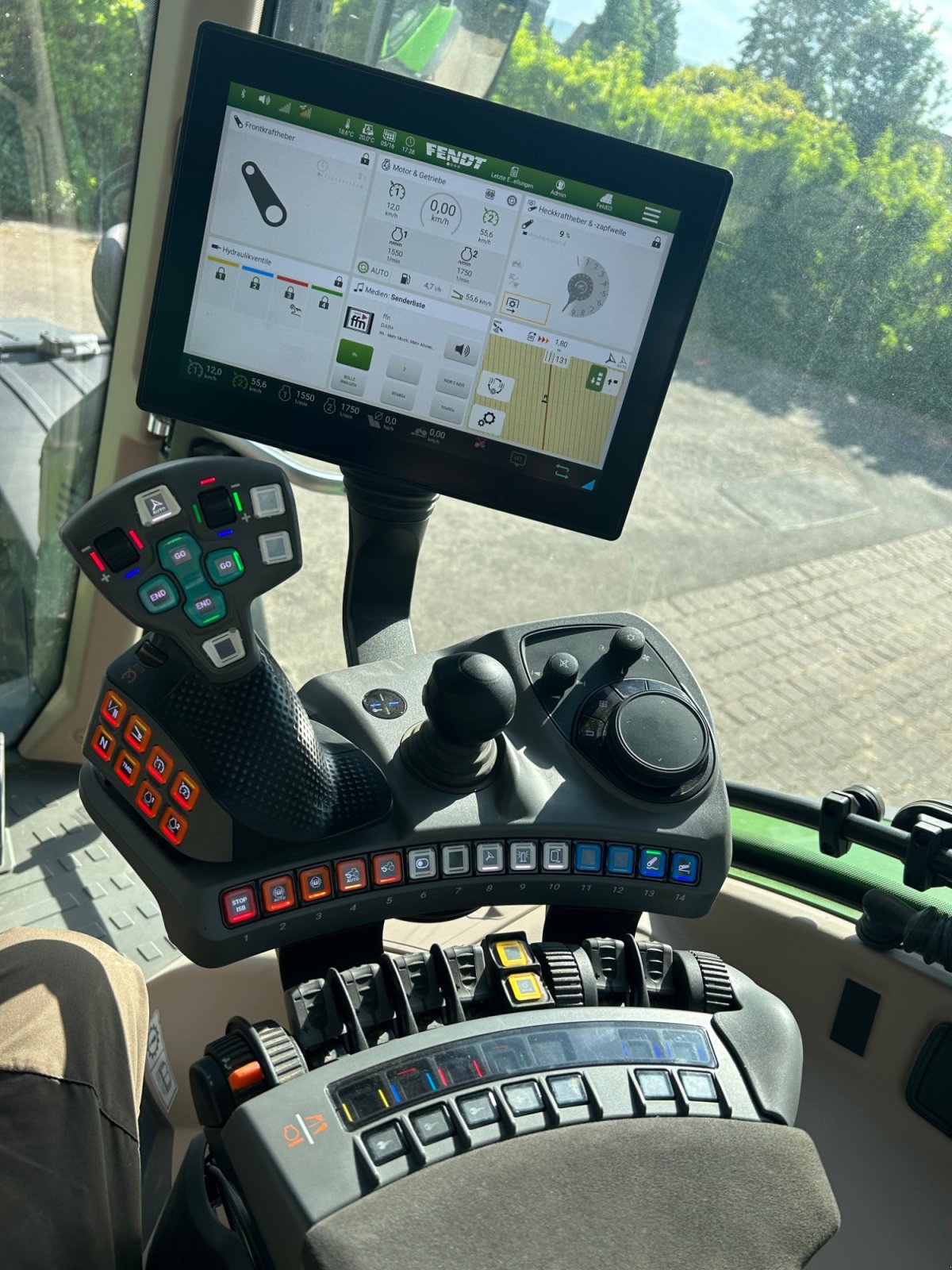 Traktor типа Fendt 724 Vario PowerPlus, Gebrauchtmaschine в Salzhemmendorf (Фотография 7)