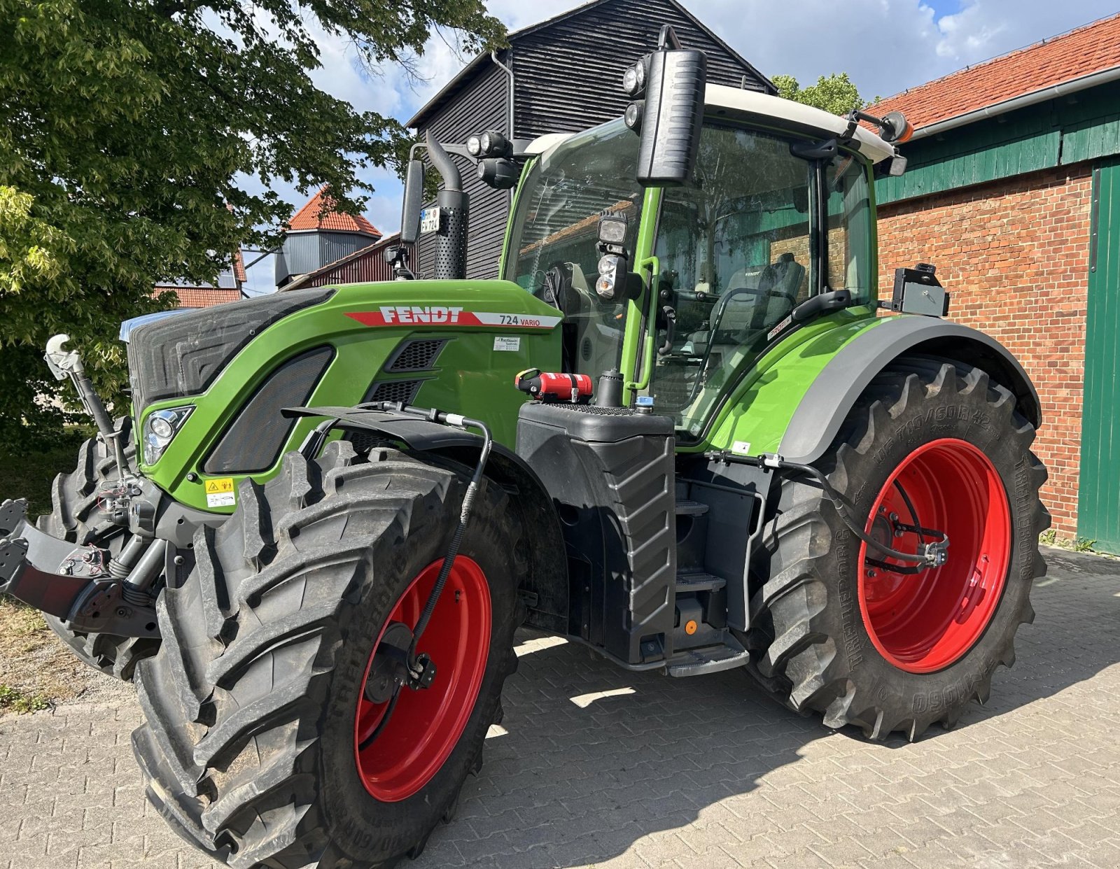 Traktor типа Fendt 724 Vario PowerPlus, Gebrauchtmaschine в Salzhemmendorf (Фотография 1)