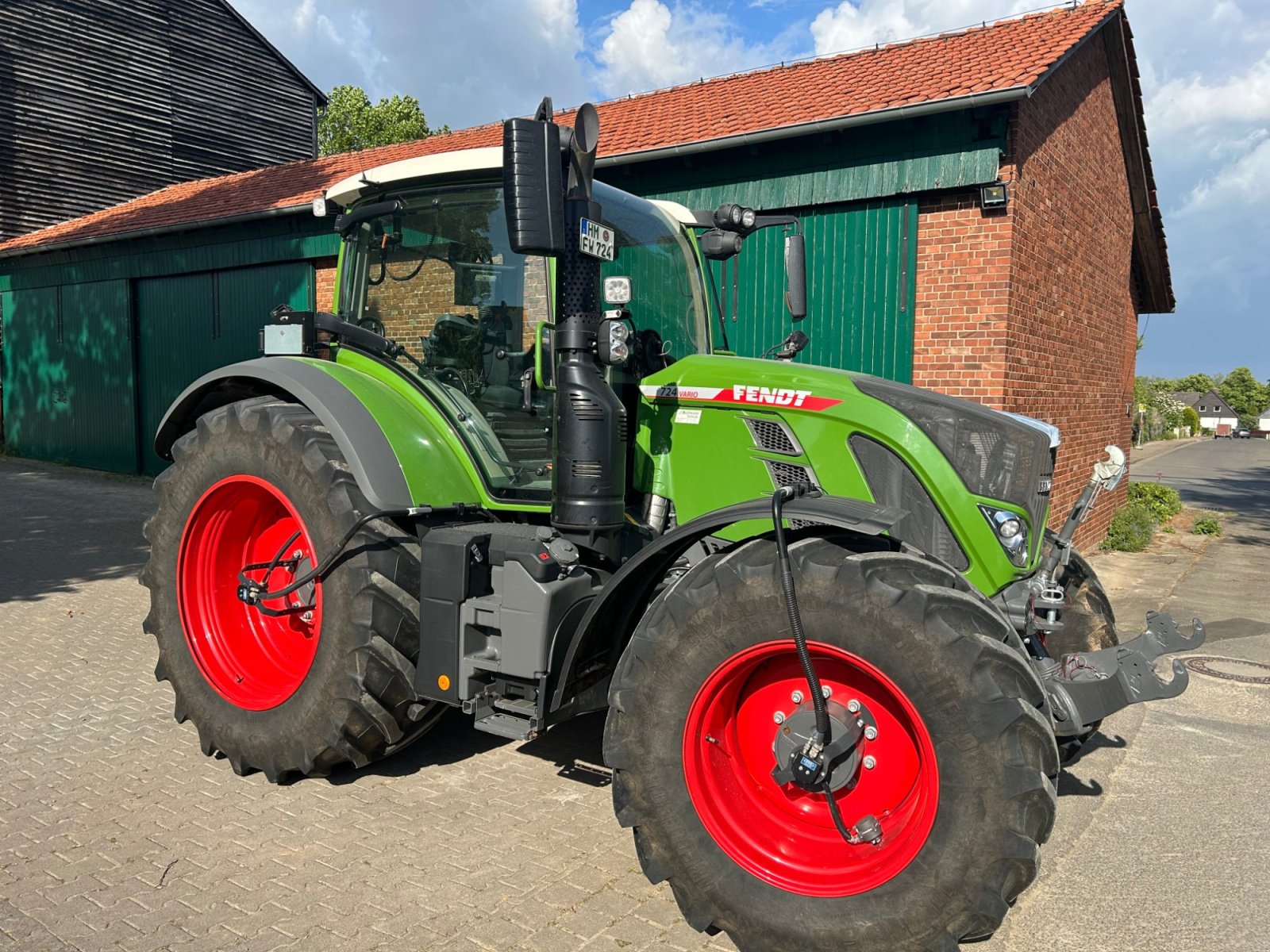 Traktor типа Fendt 724 Vario PowerPlus, Gebrauchtmaschine в Salzhemmendorf (Фотография 2)