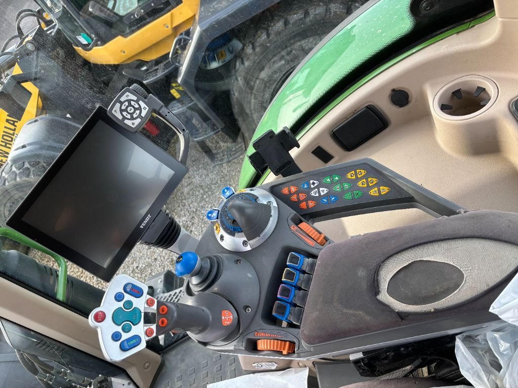 Traktor of the type Fendt 724 VARIO PROFI +, Gebrauchtmaschine in VERT TOULON (Picture 8)