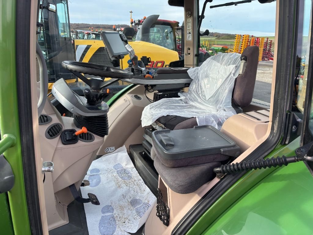 Traktor of the type Fendt 724 VARIO PROFI +, Gebrauchtmaschine in VERT TOULON (Picture 7)