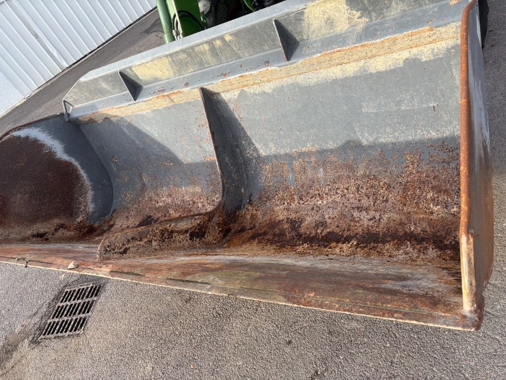 Traktor of the type Fendt 724 VARIO PROFI +, Gebrauchtmaschine in VERT TOULON (Picture 4)