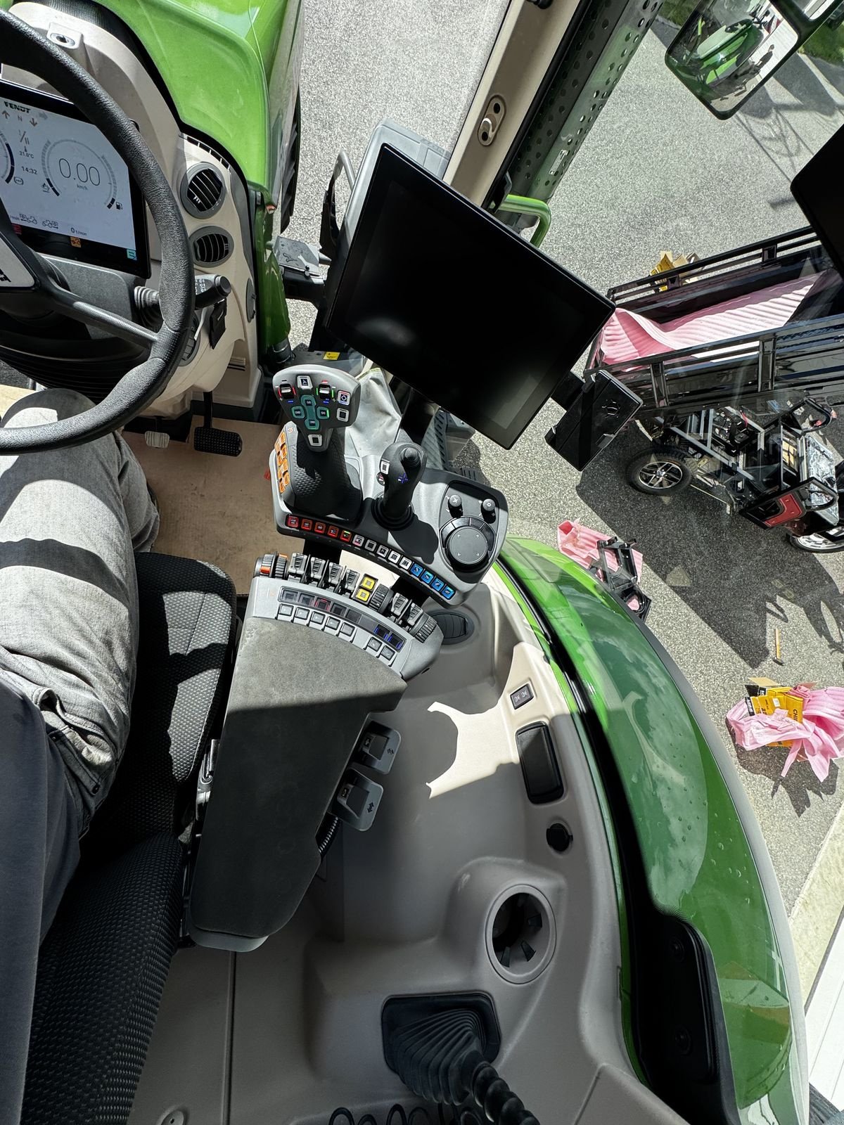 Traktor van het type Fendt 724 Vario Profi+, Vorführmaschine in Traberg (Foto 12)