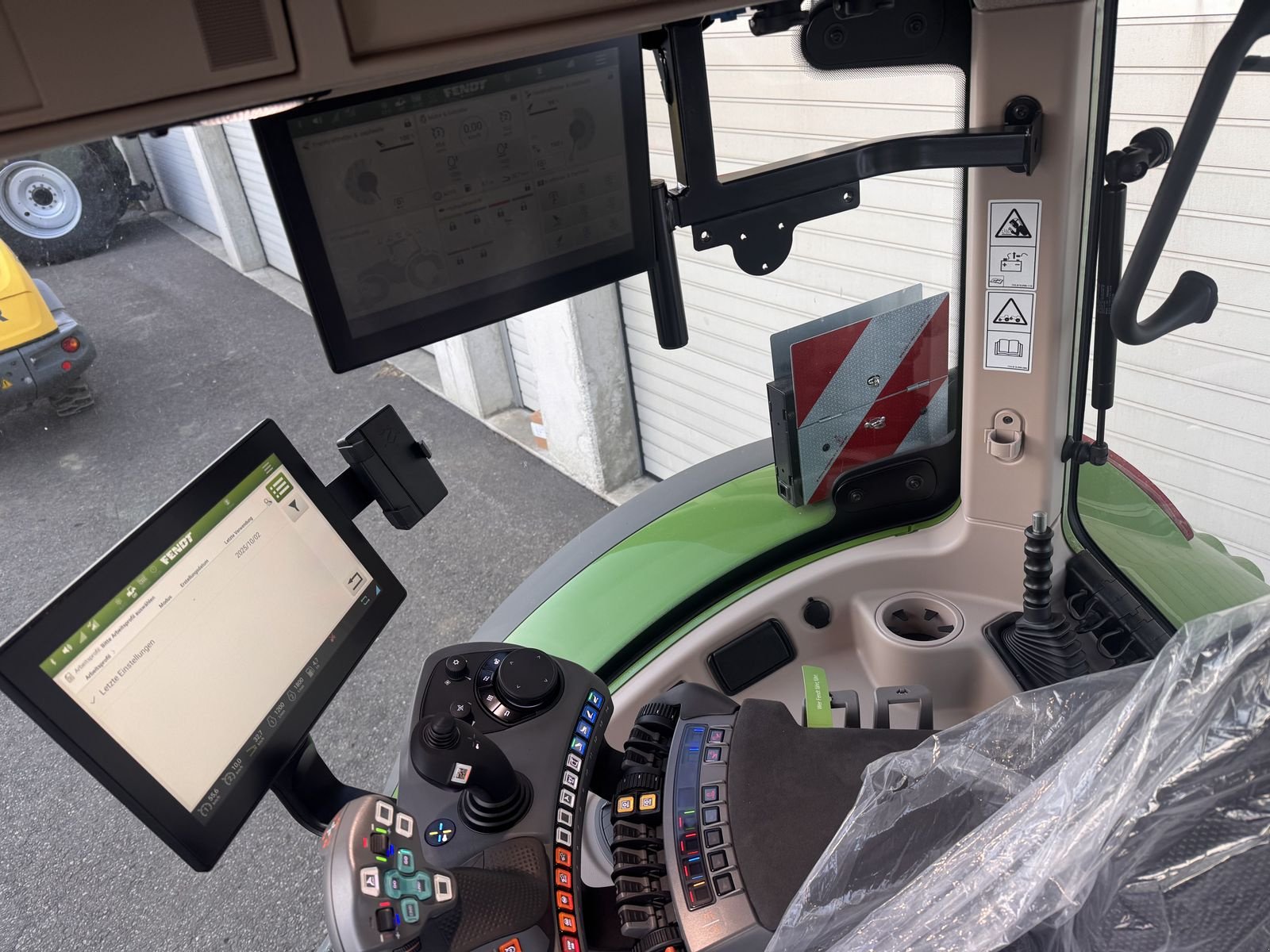 Traktor van het type Fendt 724 Vario Profi+, Neumaschine in Traberg (Foto 6)