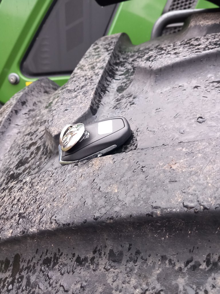 Traktor typu Fendt 724 VARIO PROFI +, Gebrauchtmaschine v Saint-Rémy (Obrázok 8)
