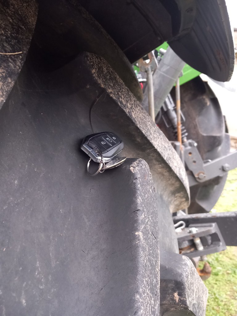 Traktor typu Fendt 724 VARIO PROFI +, Gebrauchtmaschine v Saint-Rémy (Obrázok 9)