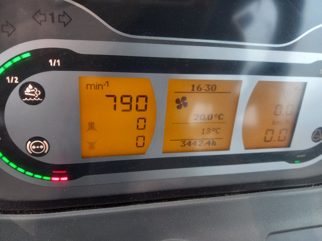 Traktor typu Fendt 724 VARIO PROFI +, Gebrauchtmaschine v Saint-Rémy (Obrázok 11)