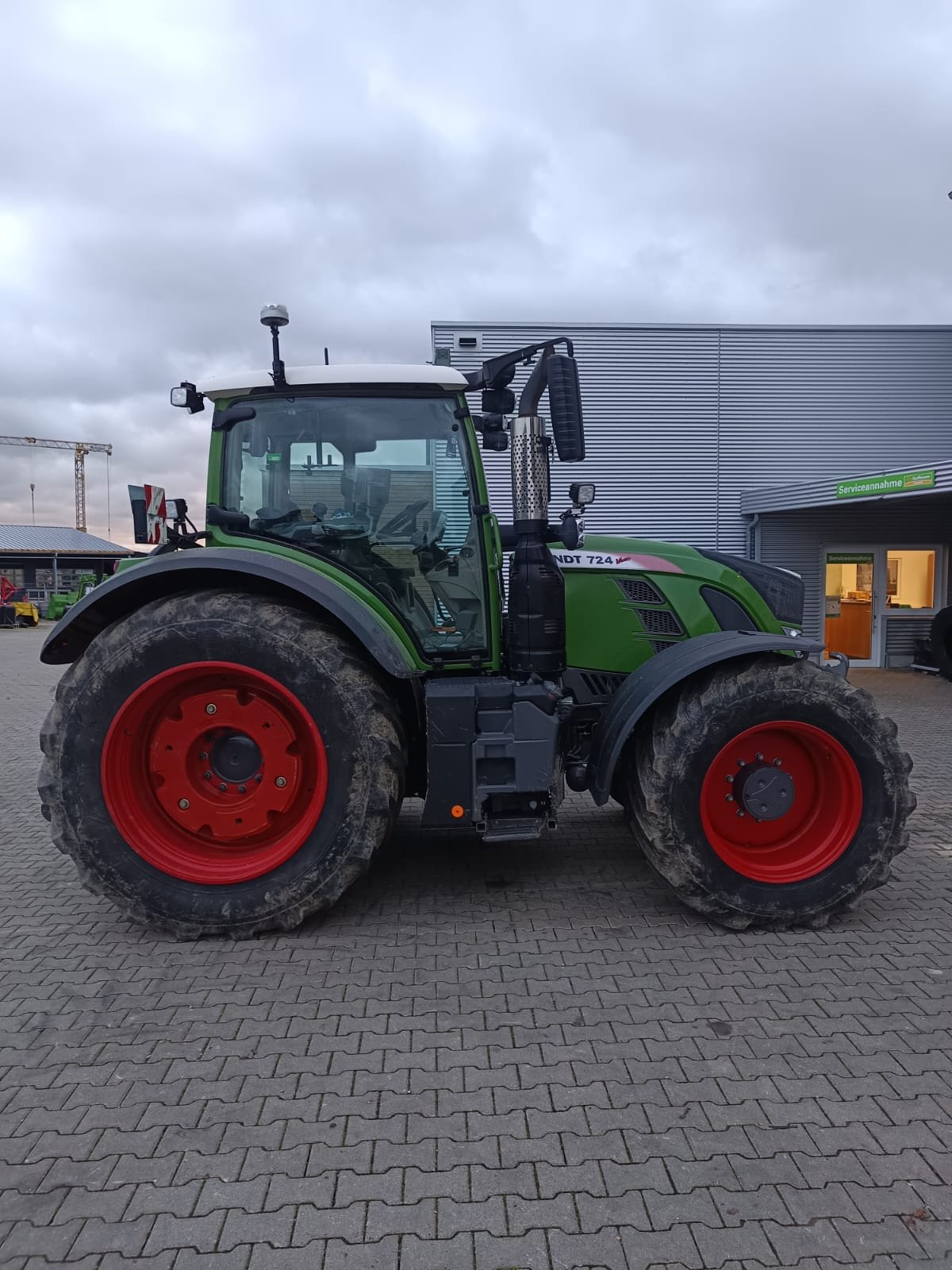 Traktor van het type Fendt 724 Vario Profi+   Motor neu, Gebrauchtmaschine in Pfullendorf (Foto 2)