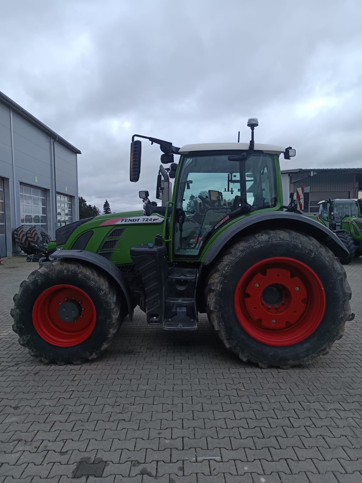 Traktor van het type Fendt 724 Vario Profi+   Motor neu, Gebrauchtmaschine in Pfullendorf (Foto 3)