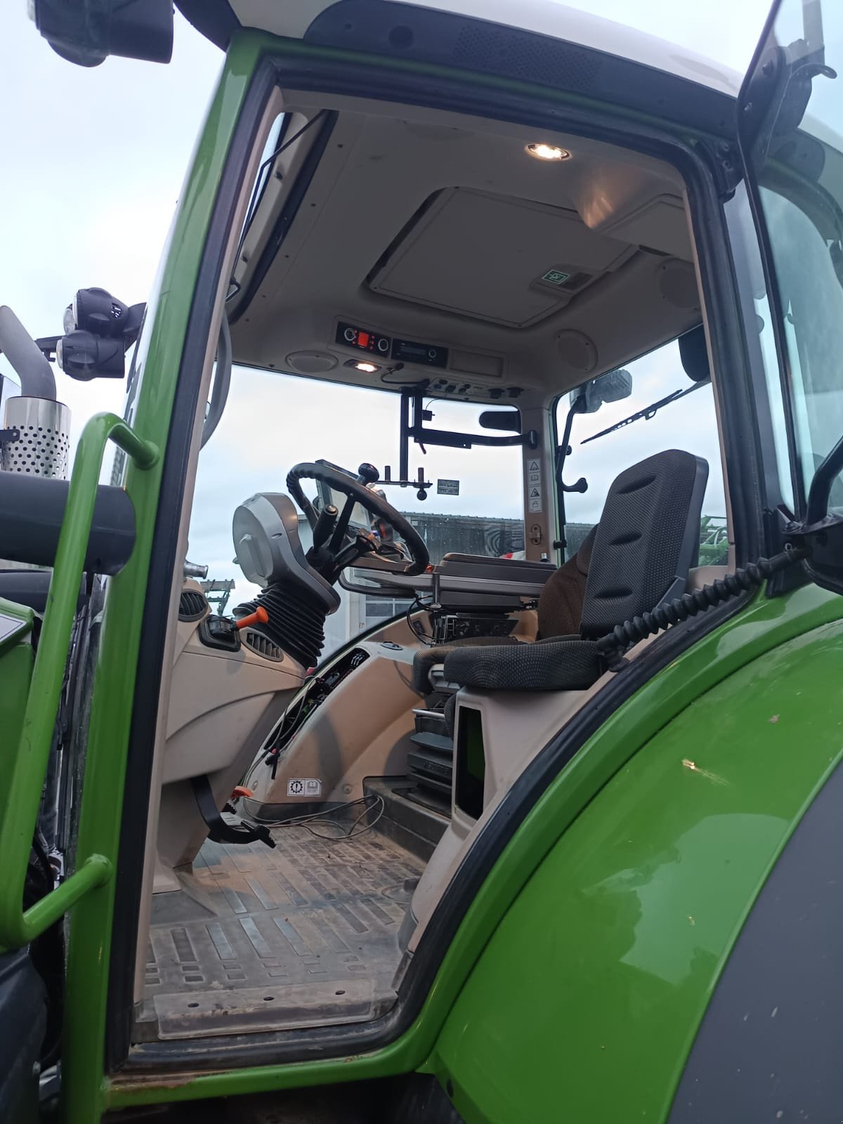 Traktor van het type Fendt 724 Vario Profi+   Motor neu, Gebrauchtmaschine in Pfullendorf (Foto 9)