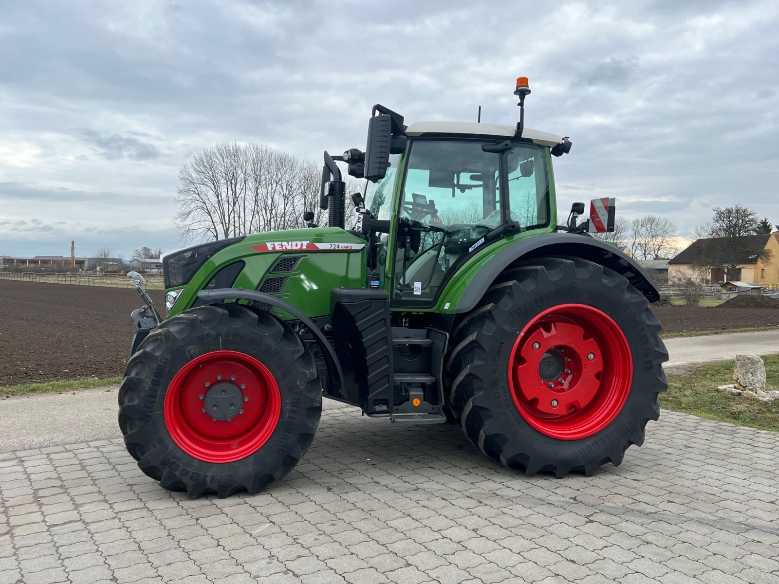 Traktor типа Fendt 724 Vario Profi Plus Gen6, Gebrauchtmaschine в Reimlingen (Фотография 1)