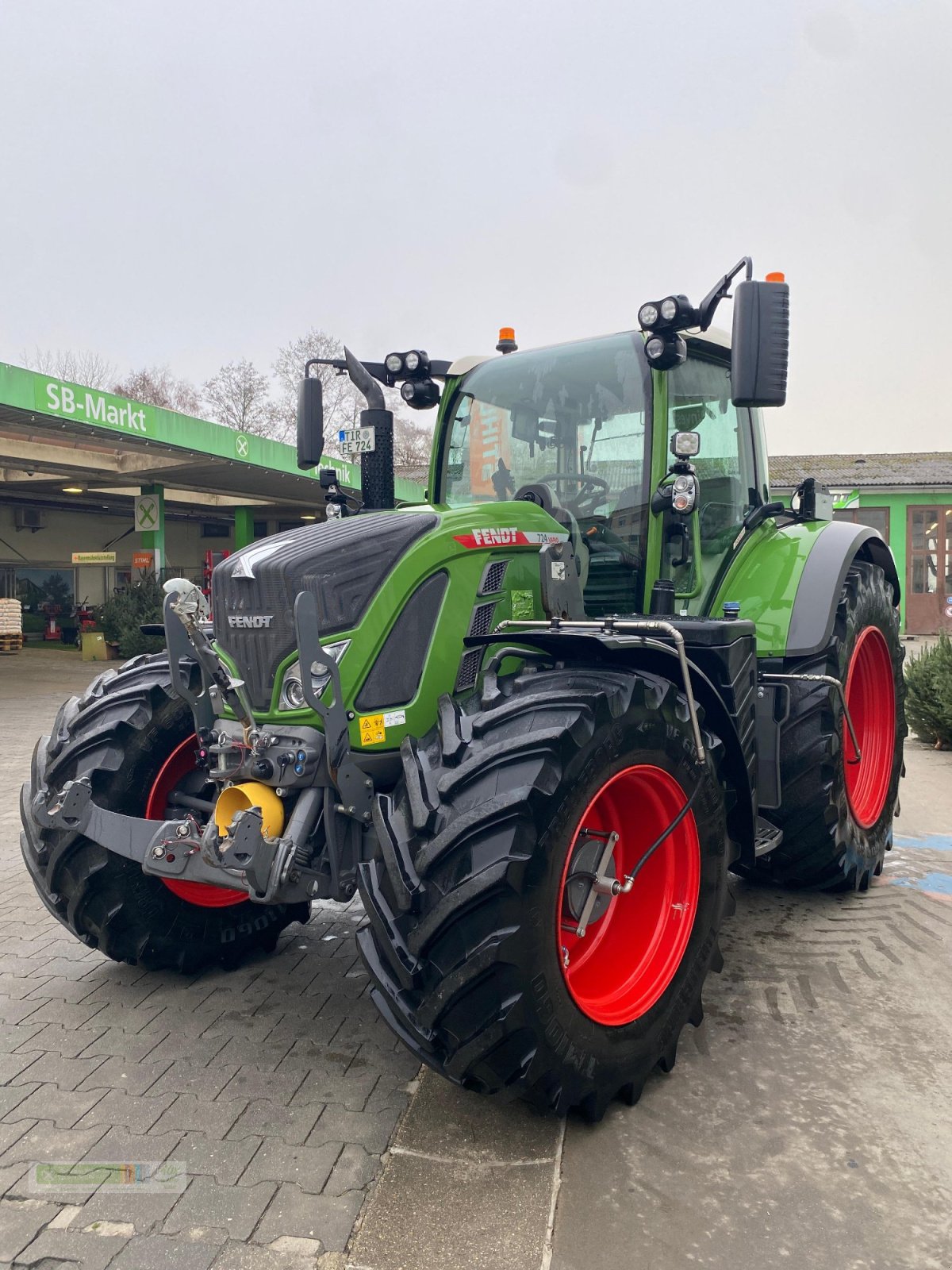 Traktor типа Fendt 724 Vario Profi+ Setting 2, Gebrauchtmaschine в Tirschenreuth (Фотография 2)