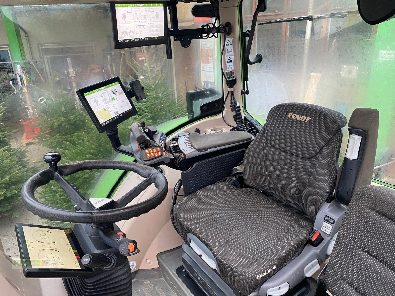 Traktor типа Fendt 724 Vario Profi+ Setting 2, Gebrauchtmaschine в Tirschenreuth (Фотография 8)