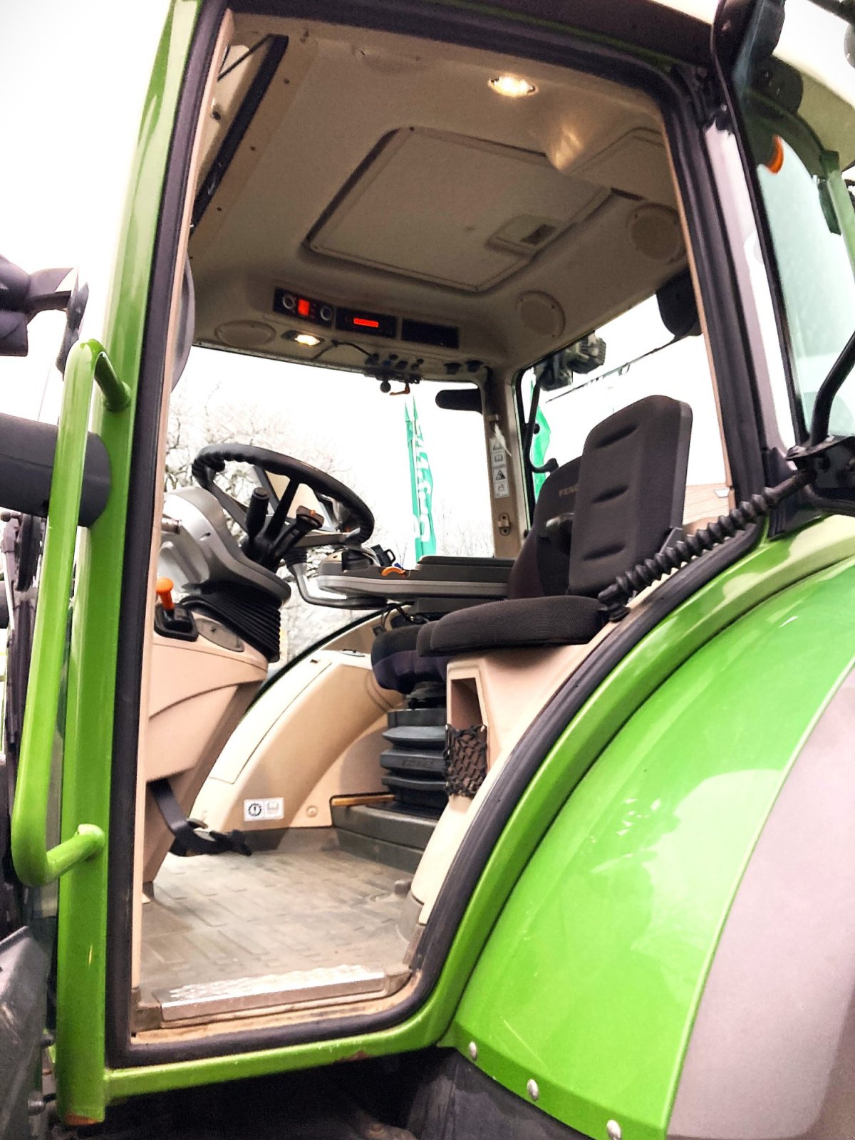 Traktor of the type Fendt 724 Vario Profi, Gebrauchtmaschine in Murnau (Picture 11)