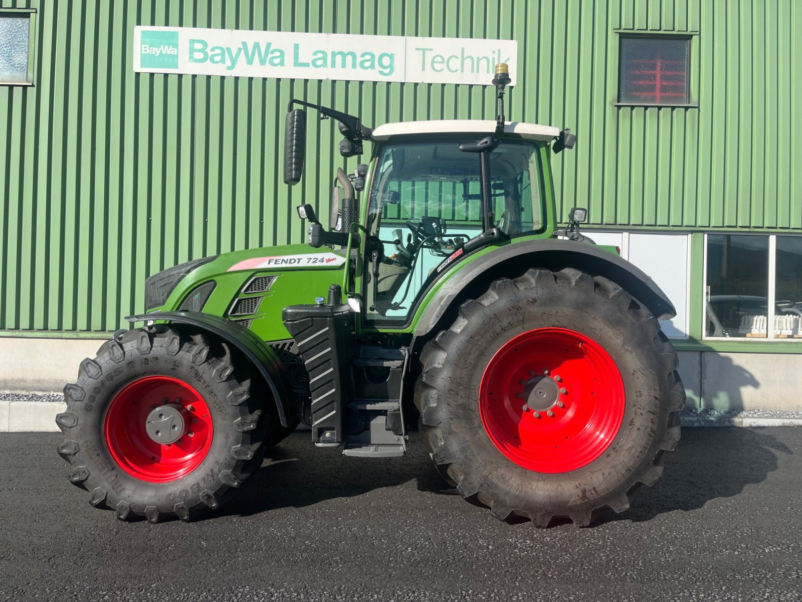 Traktor of the type Fendt 724 Vario ProfiPlus, Gebrauchtmaschine in Frastanz (Picture 2)