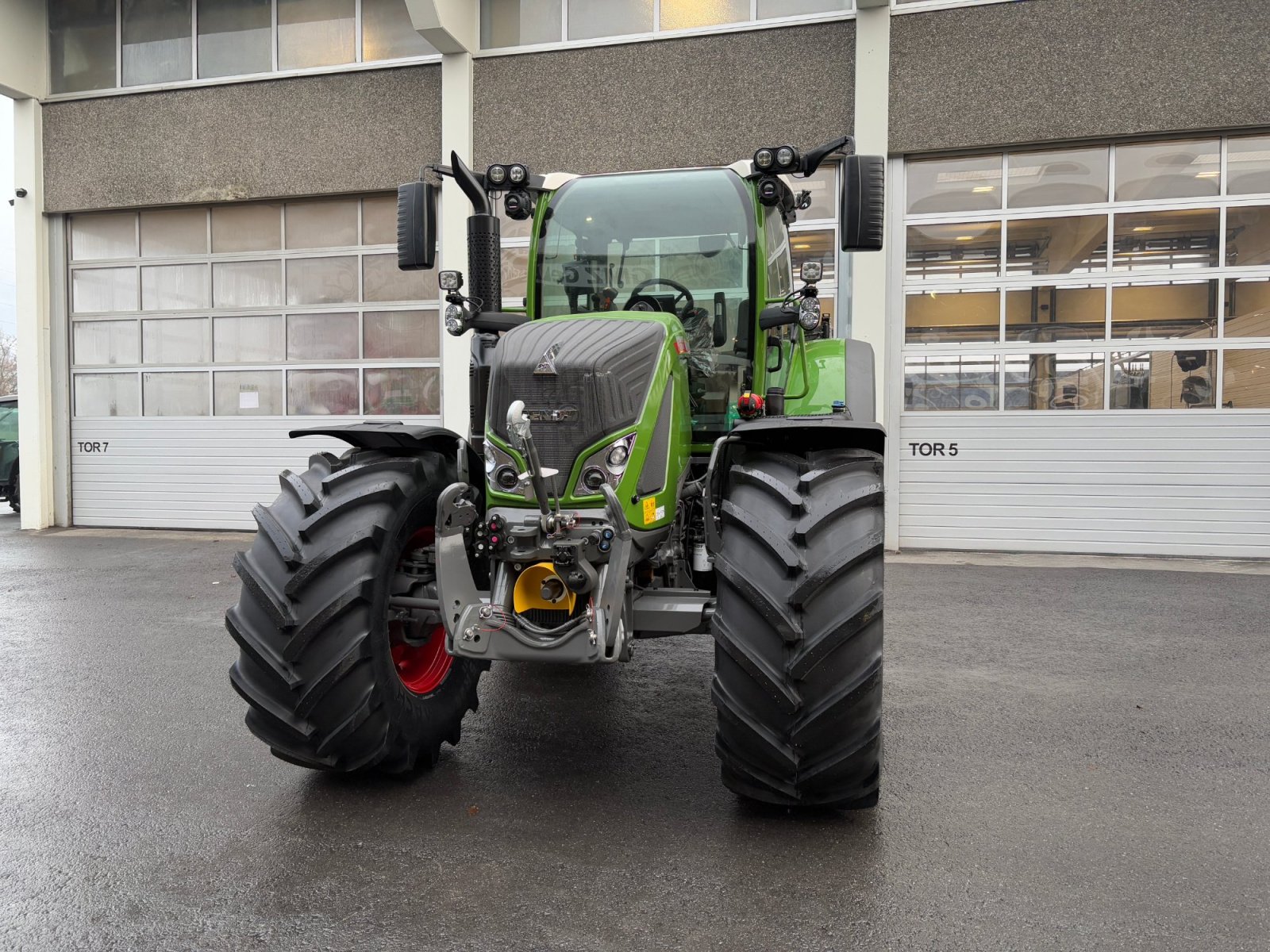 Traktor des Typs Fendt 724 Vario ProfiPlus, Neumaschine in Frastanz (Bild 2)