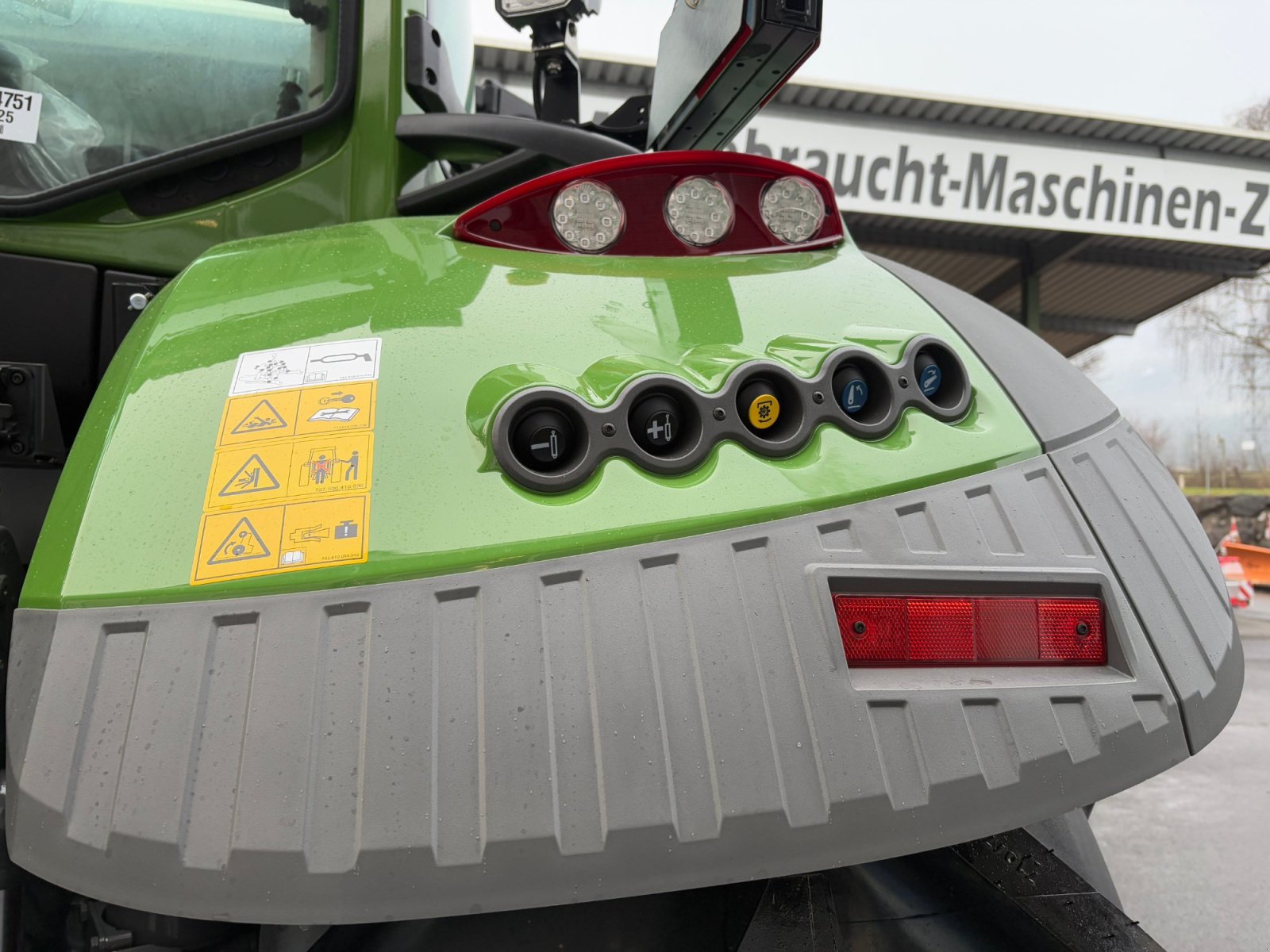 Traktor des Typs Fendt 724 Vario ProfiPlus, Neumaschine in Frastanz (Bild 14)