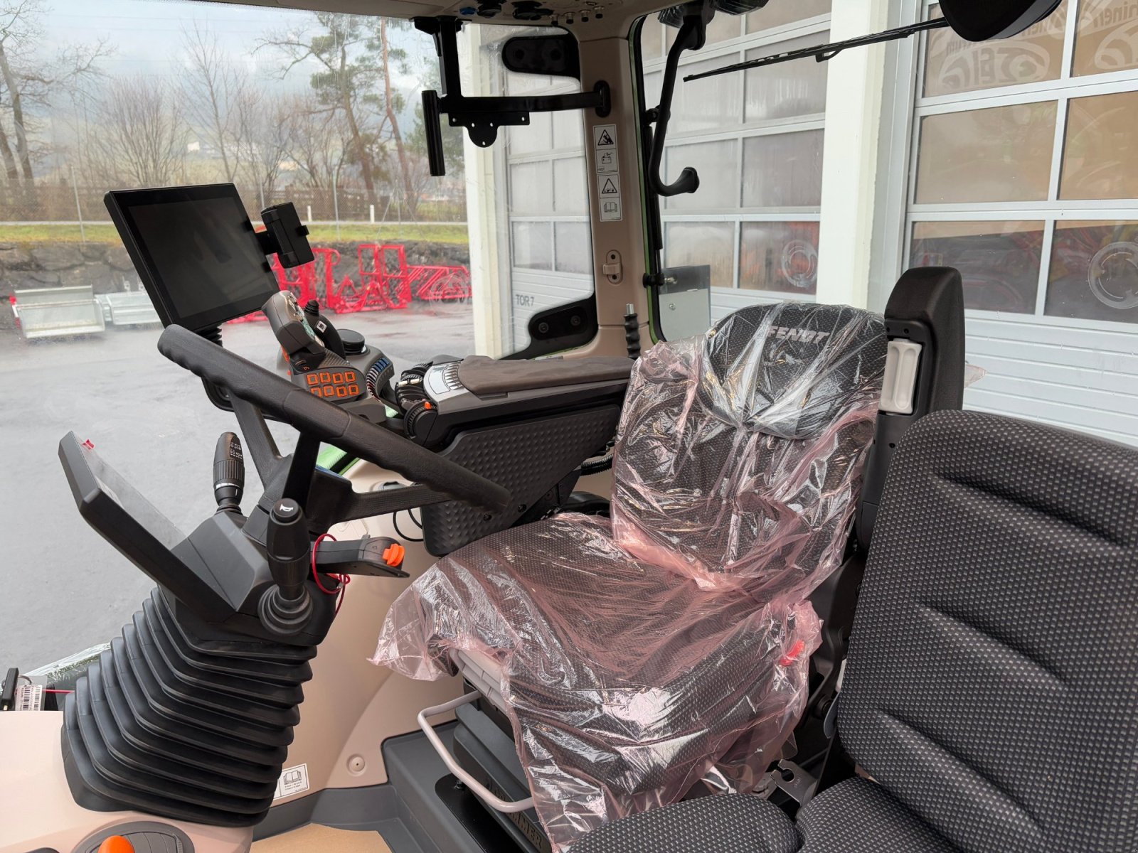 Traktor des Typs Fendt 724 Vario ProfiPlus, Neumaschine in Frastanz (Bild 20)