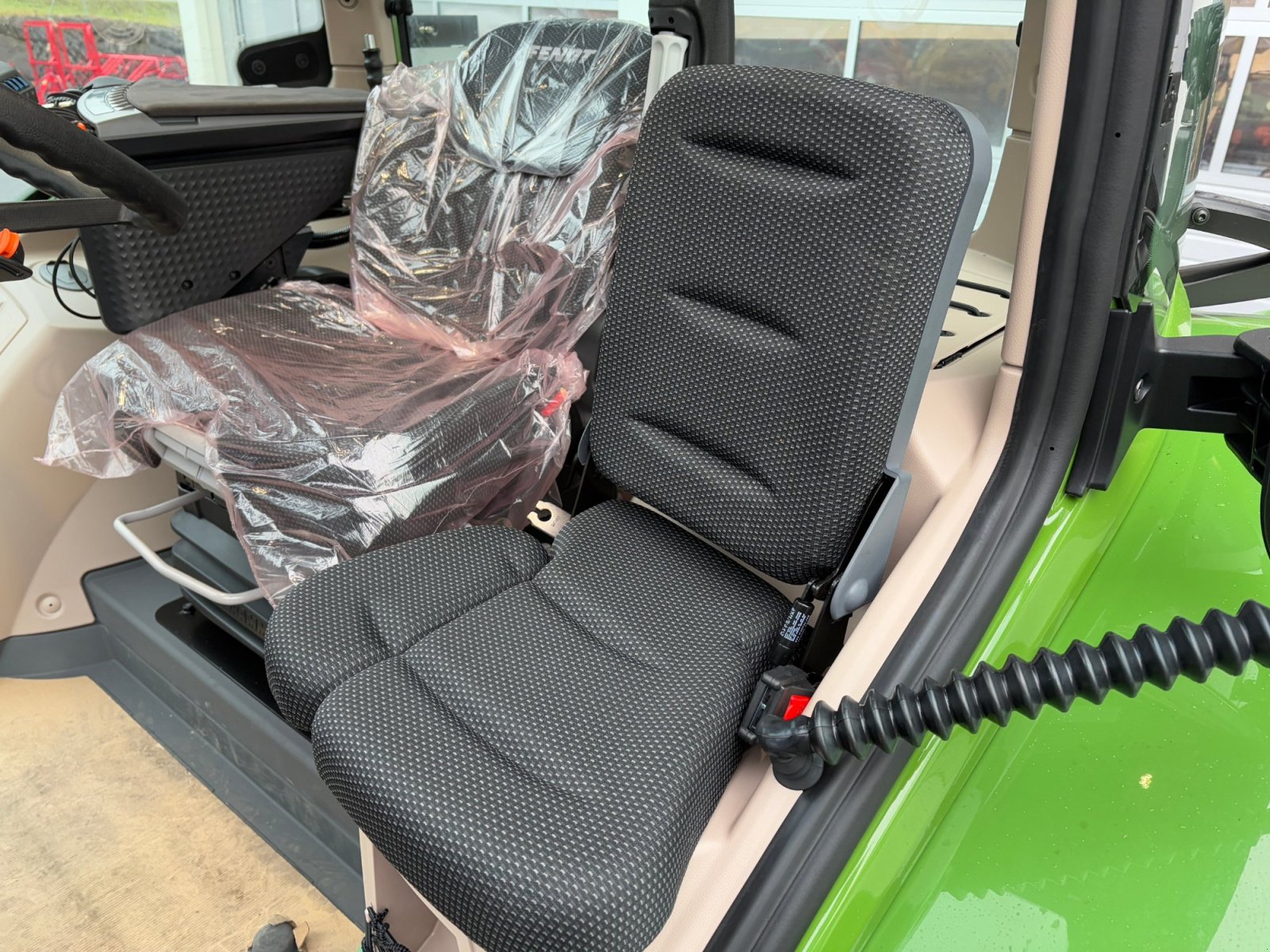 Traktor des Typs Fendt 724 Vario ProfiPlus, Neumaschine in Frastanz (Bild 21)