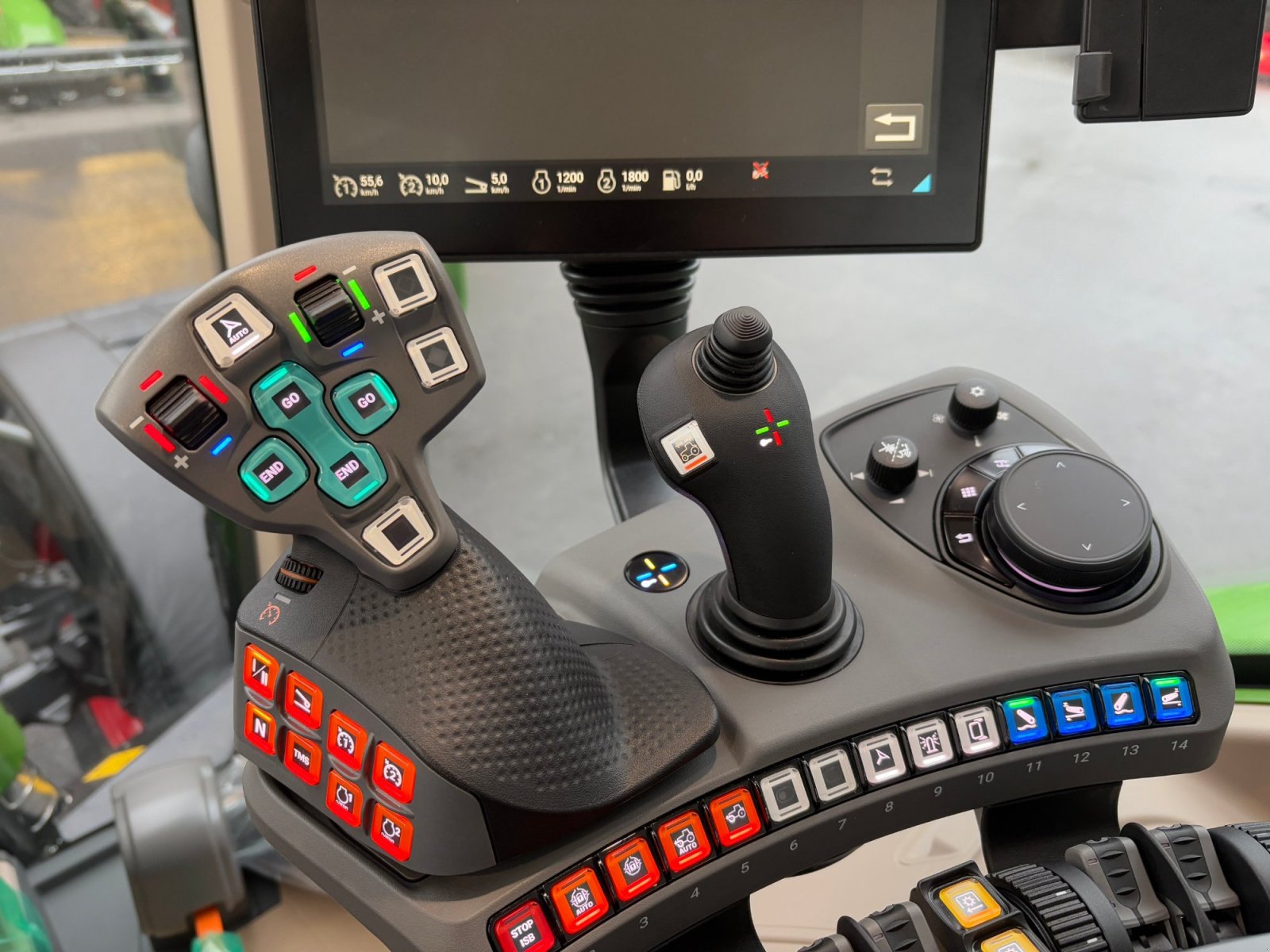 Traktor des Typs Fendt 724 Vario ProfiPlus, Neumaschine in Frastanz (Bild 26)