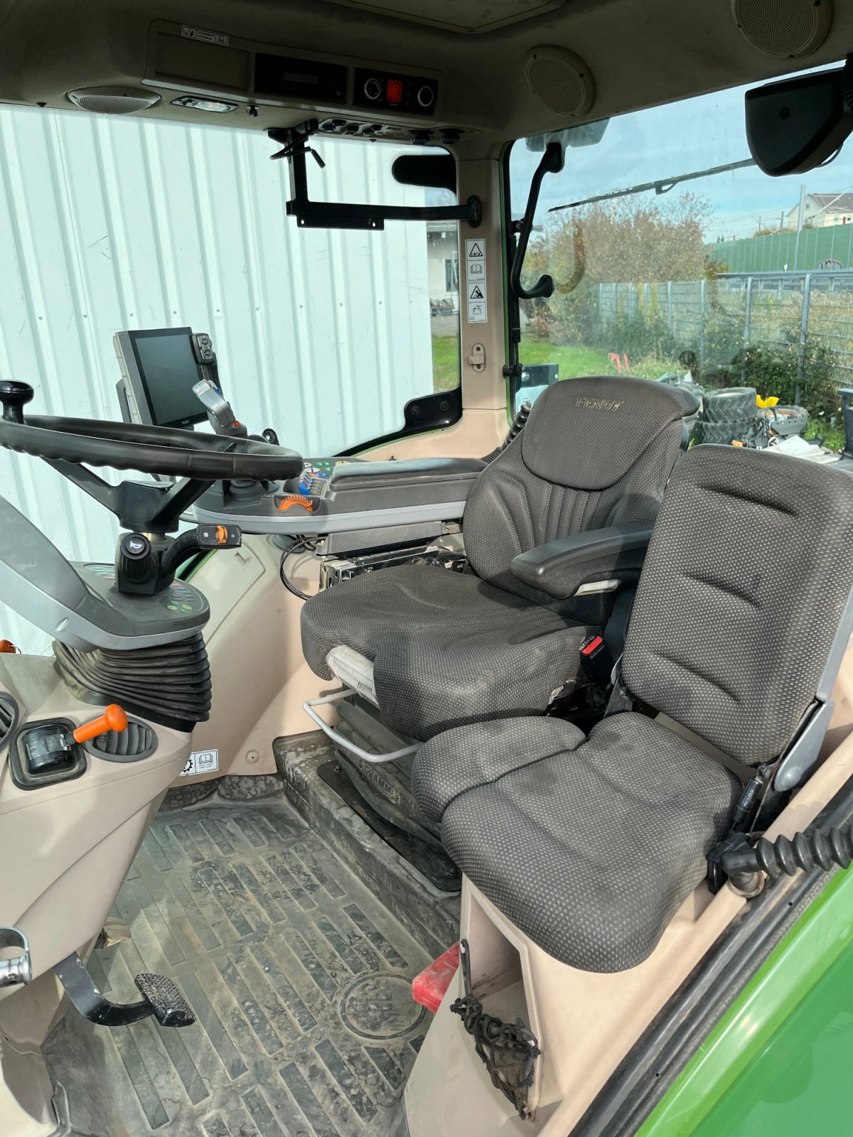 Traktor типа Fendt 724 Vario ProfiPlus, Gebrauchtmaschine в Karlsruhe (Фотография 5)