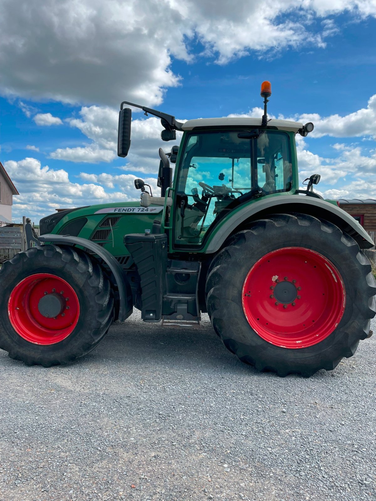 Traktor типа Fendt 724 Vario ProfiPlus, Gebrauchtmaschine в Langenbeutingen (Фотография 1)