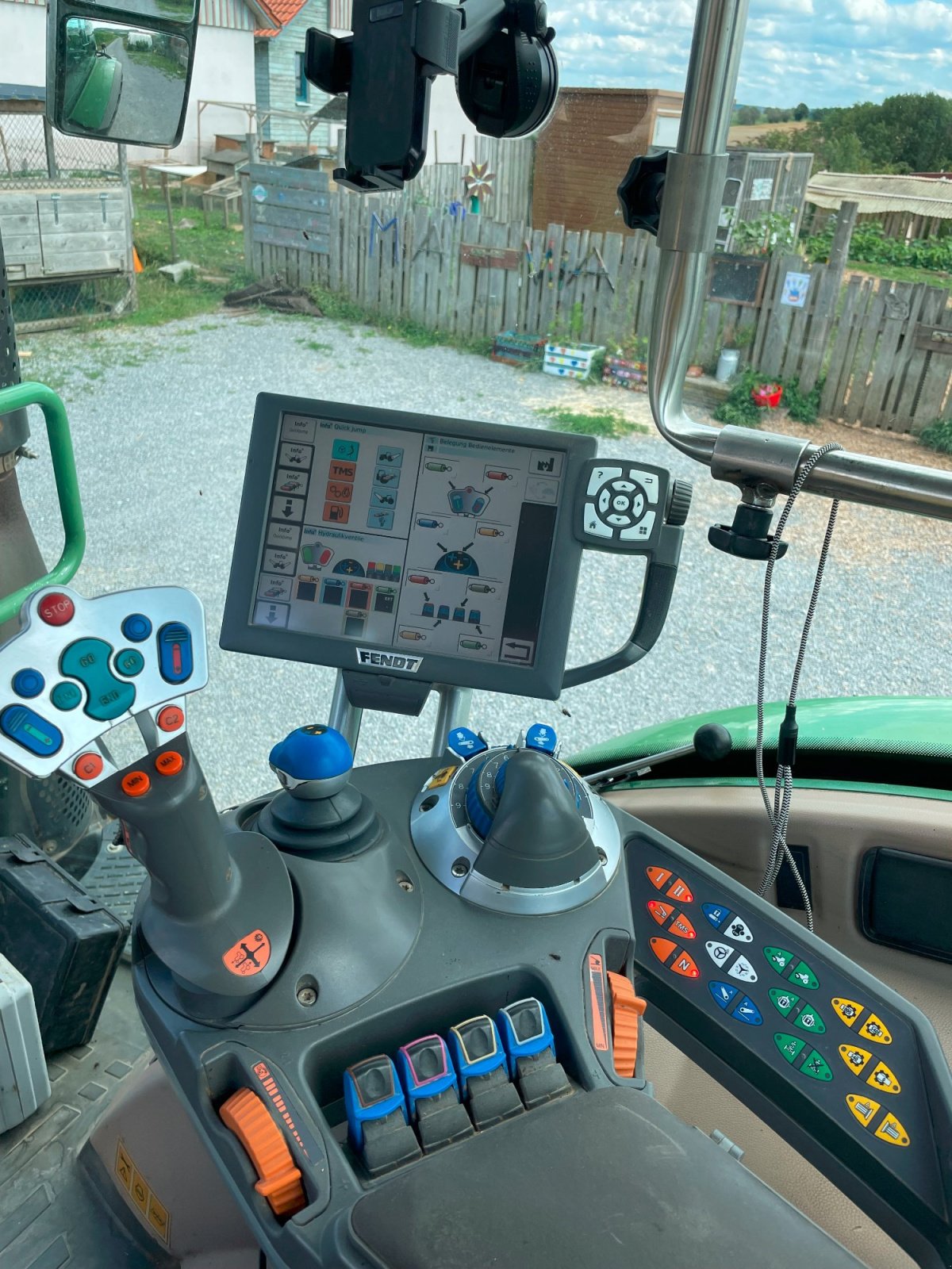 Traktor типа Fendt 724 Vario ProfiPlus, Gebrauchtmaschine в Langenbeutingen (Фотография 6)