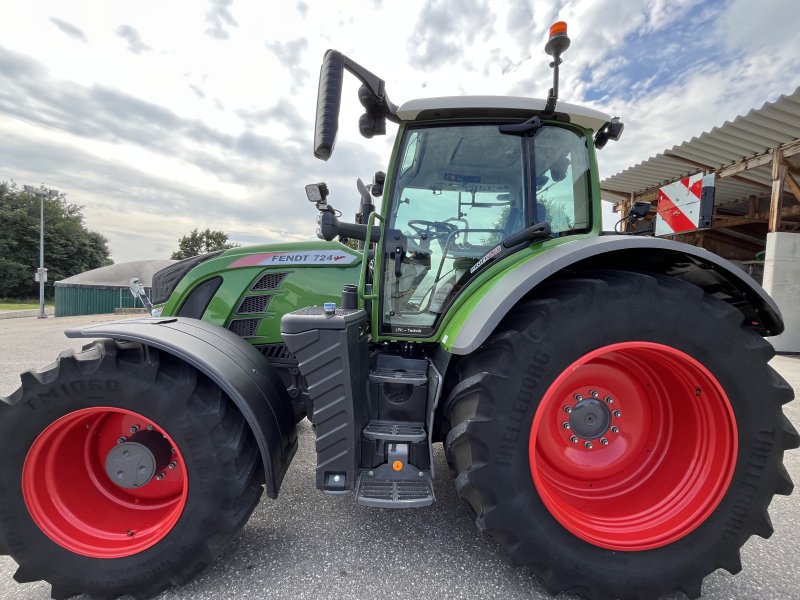 Traktor des Typs Fendt 724 Vario ProfiPlus, Gebrauchtmaschine in Massenhausen  (Bild 1)